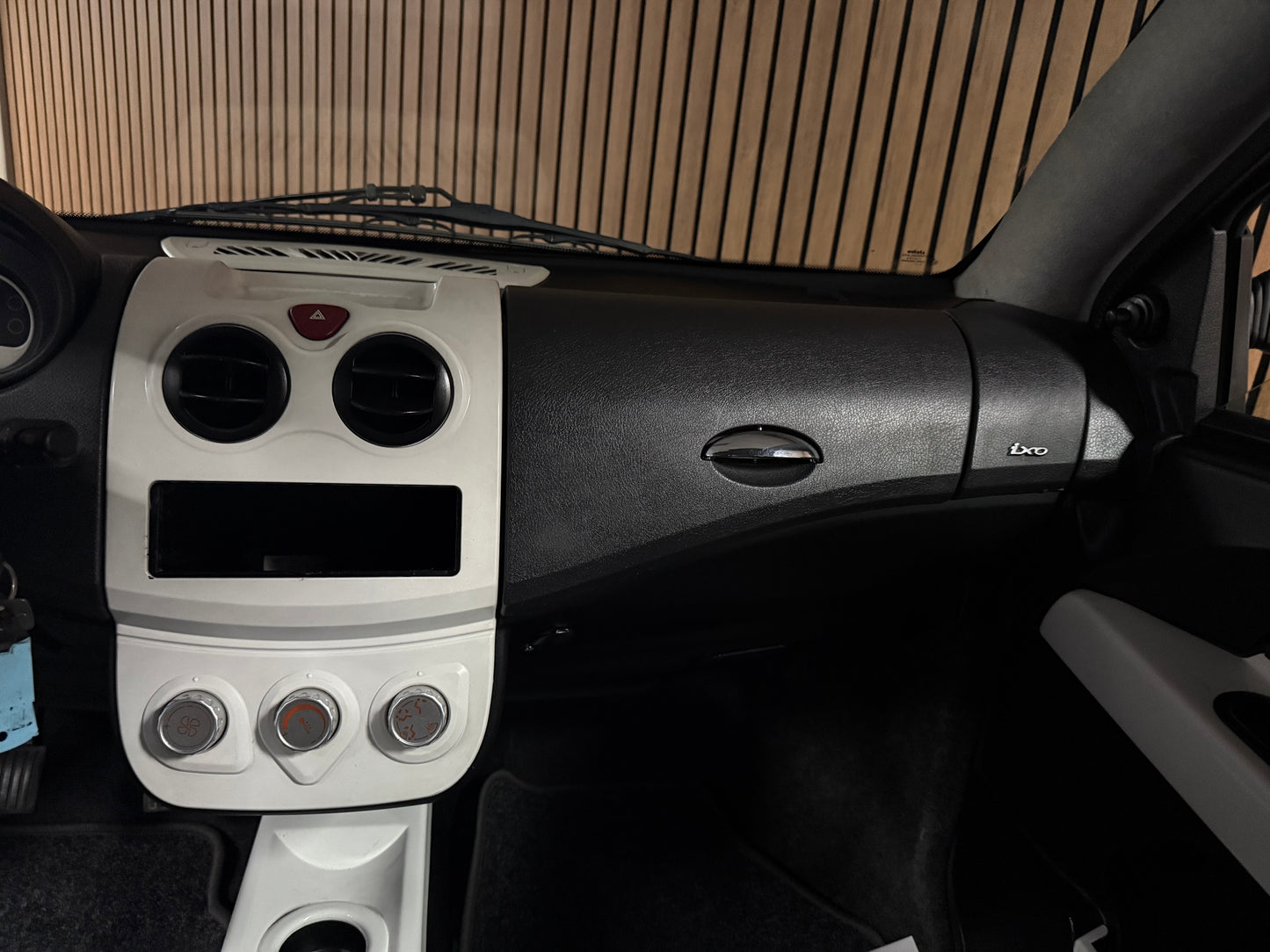 Ligier Ixo Schwarz | leiser DCI Motor | 45 km/h | Innerhalb 250 KM Kostenlose Lieferung | Mopedauto | Leichtmobile