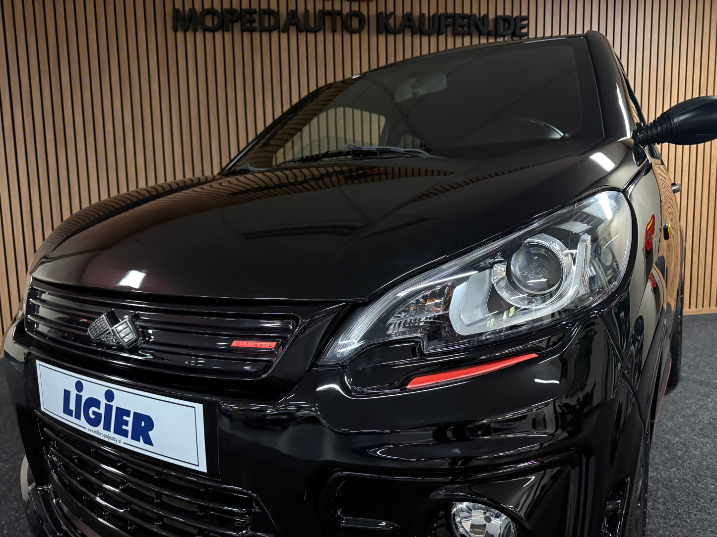 Ligier JS50 Ultimate Sport Black on Black | Servolenkung | Airbag | 8 PS leiser DCI Motor | 45 km/h | Rückfahrkamera | Innerhalb 250 KM Kostenlose Lieferung | Mopedauto | Leichtmobile