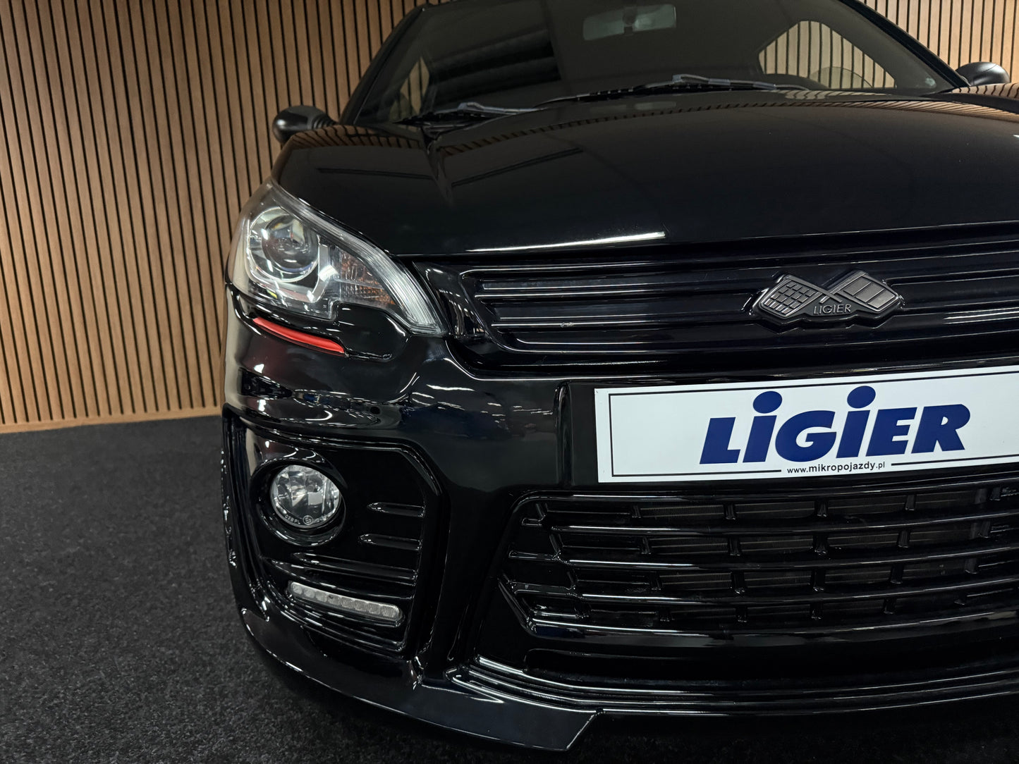 Ligier JS50 Ultimate Sport Black on Black | Servolenkung | Airbag | 8 PS leiser DCI Motor | 45 km/h | Rückfahrkamera | Innerhalb 250 KM Kostenlose Lieferung | Mopedauto | Leichtmobile