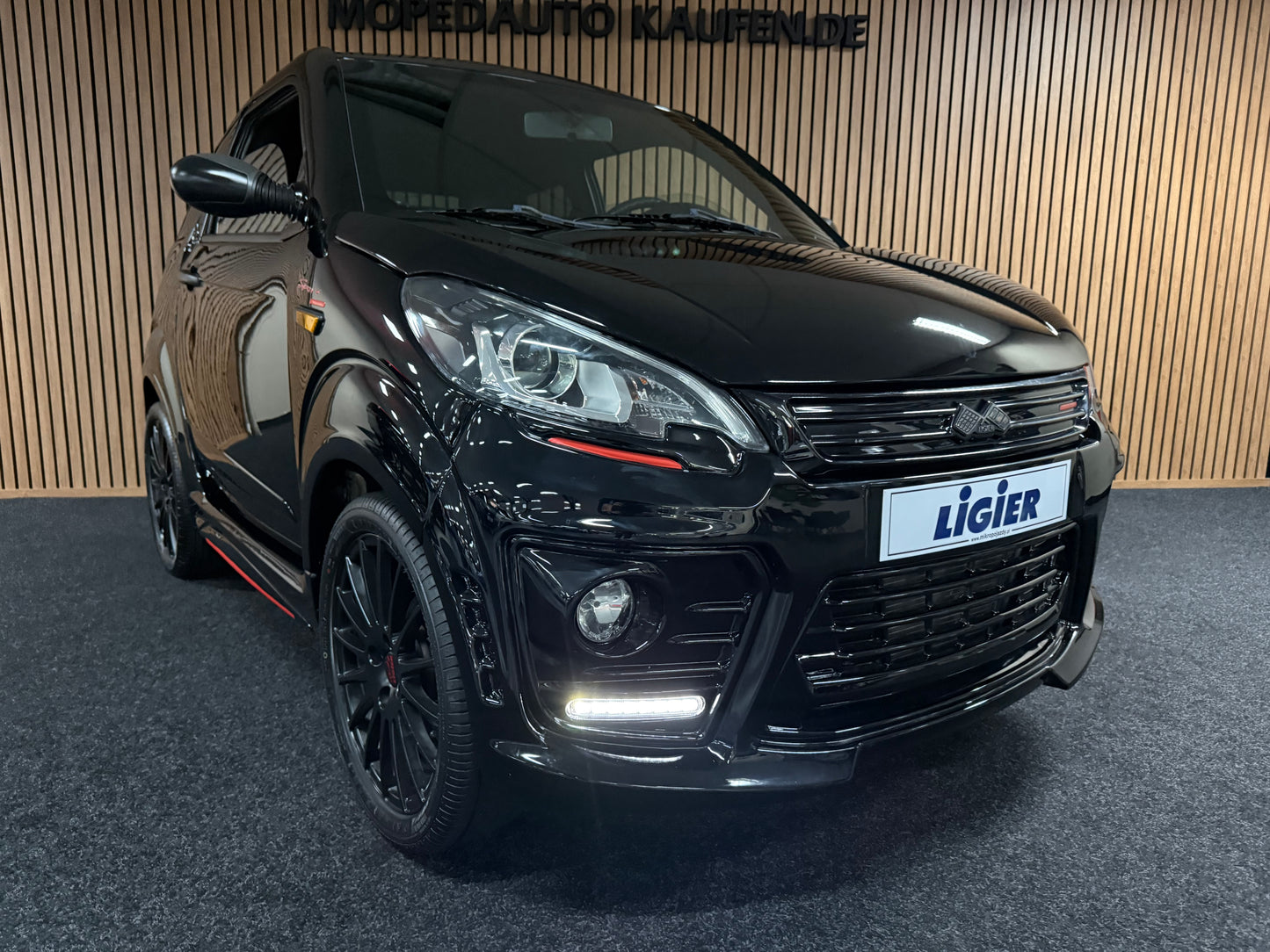 Ligier JS50 Ultimate Sport Black on Black | Servolenkung | Airbag | 8 PS leiser DCI Motor | 45 km/h | Rückfahrkamera | Innerhalb 250 KM Kostenlose Lieferung | Mopedauto | Leichtmobile