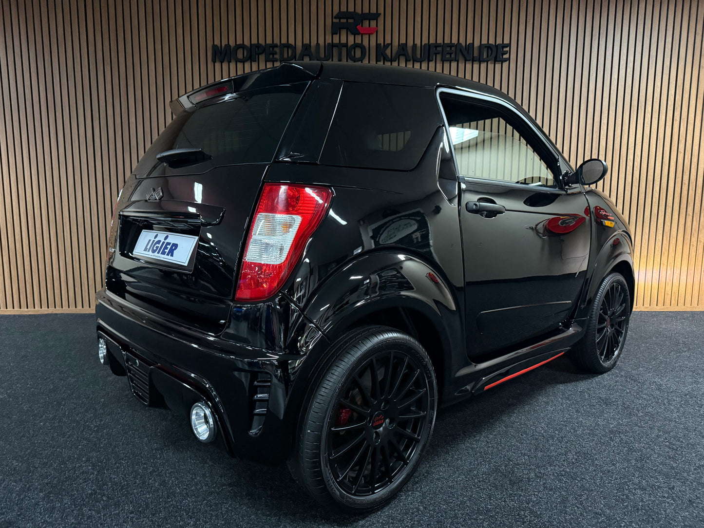 Ligier JS50 Ultimate Sport Black on Black | Servolenkung | Airbag | 8 PS leiser DCI Motor | 45 km/h | Rückfahrkamera | Innerhalb 250 KM Kostenlose Lieferung | Mopedauto | Leichtmobile