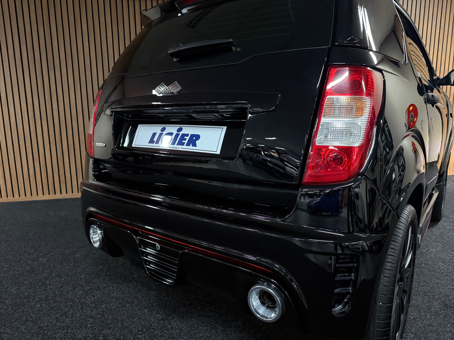 Ligier JS50 Ultimate Sport Black on Black | Servolenkung | Airbag | 8 PS leiser DCI Motor | 45 km/h | Rückfahrkamera | Innerhalb 250 KM Kostenlose Lieferung | Mopedauto | Leichtmobile