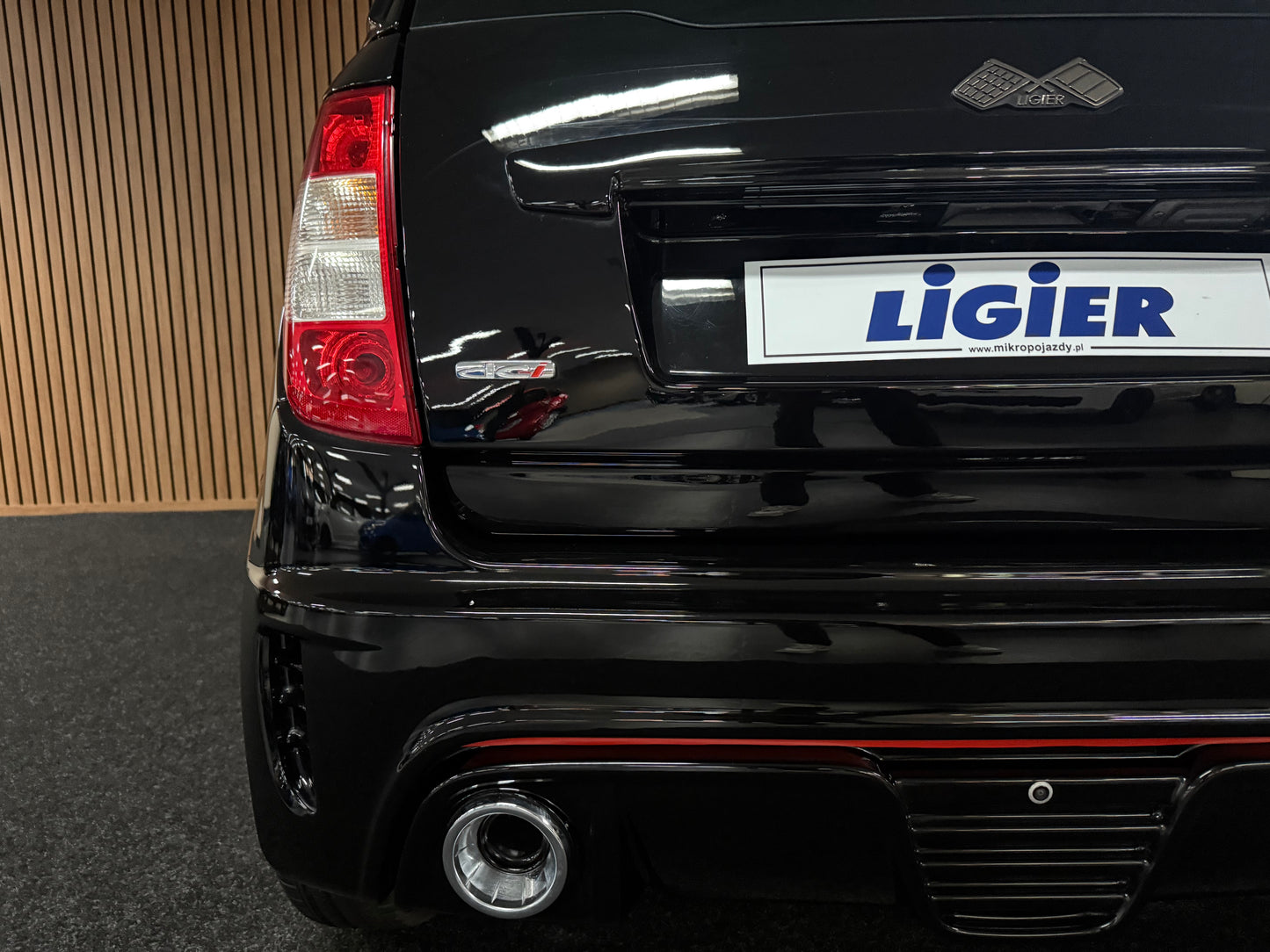Ligier JS50 Ultimate Sport Black on Black | Servolenkung | Airbag | 8 PS leiser DCI Motor | 45 km/h | Rückfahrkamera | Innerhalb 250 KM Kostenlose Lieferung | Mopedauto | Leichtmobile