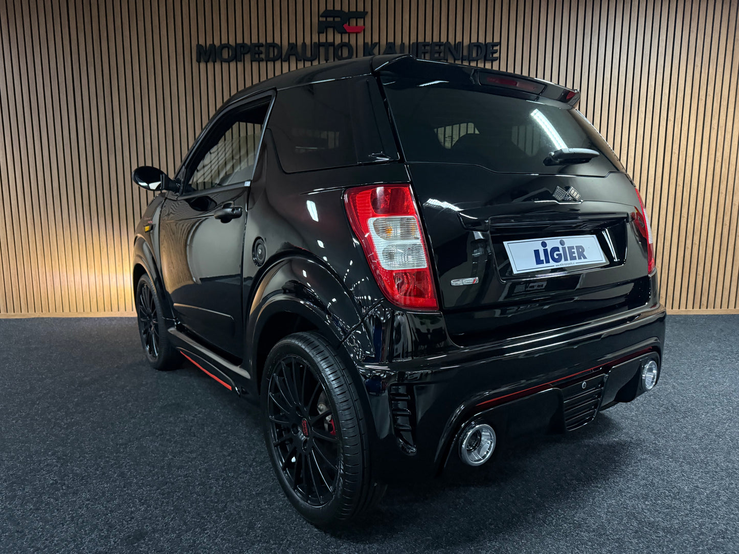 Ligier JS50 Ultimate Sport Black on Black | Servolenkung | Airbag | 8 PS leiser DCI Motor | 45 km/h | Rückfahrkamera | Innerhalb 250 KM Kostenlose Lieferung | Mopedauto | Leichtmobile