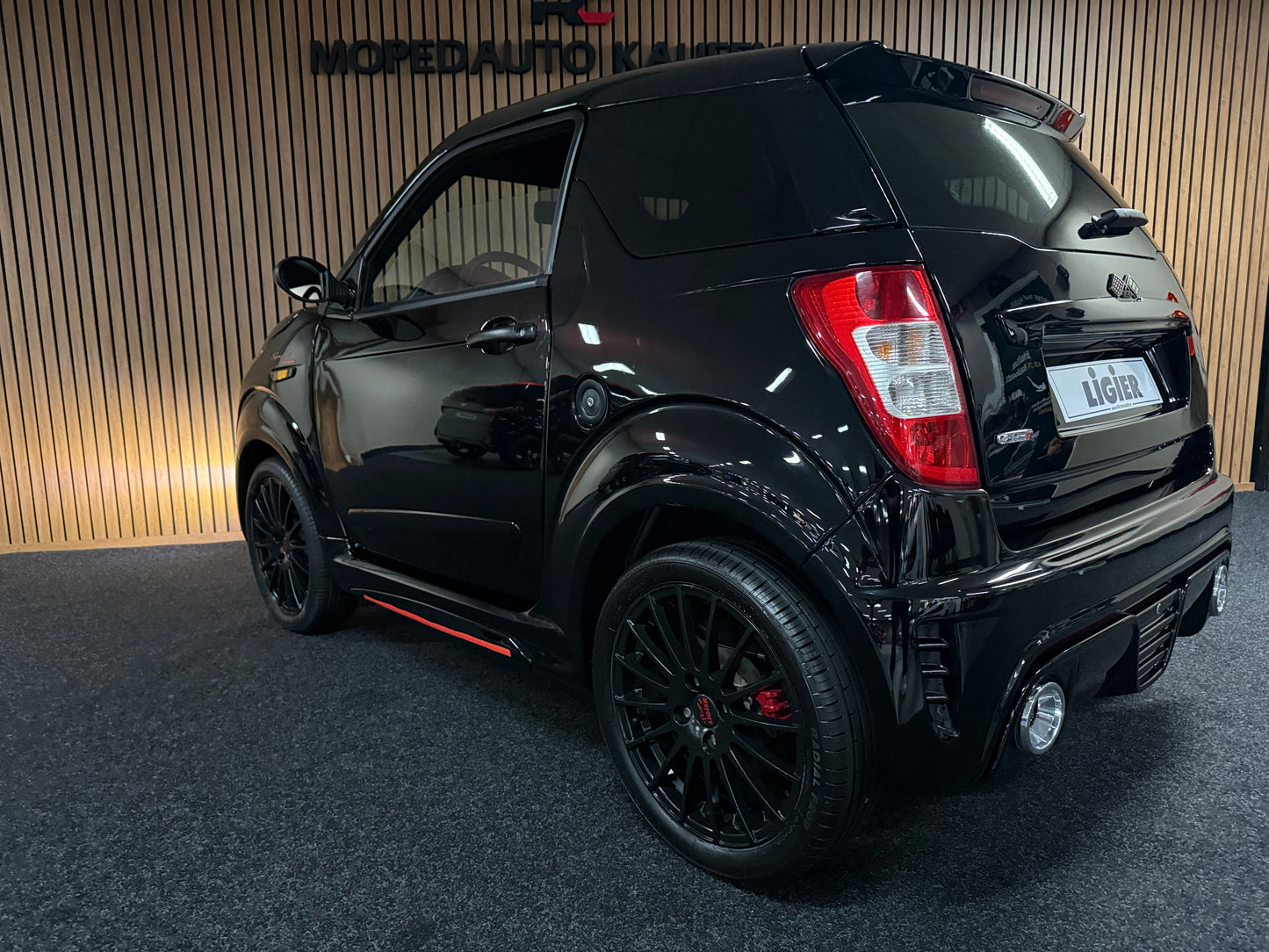 Ligier JS50 Ultimate Sport Black on Black | Servolenkung | Airbag | 8 PS leiser DCI Motor | 45 km/h | Rückfahrkamera | Innerhalb 250 KM Kostenlose Lieferung | Mopedauto | Leichtmobile