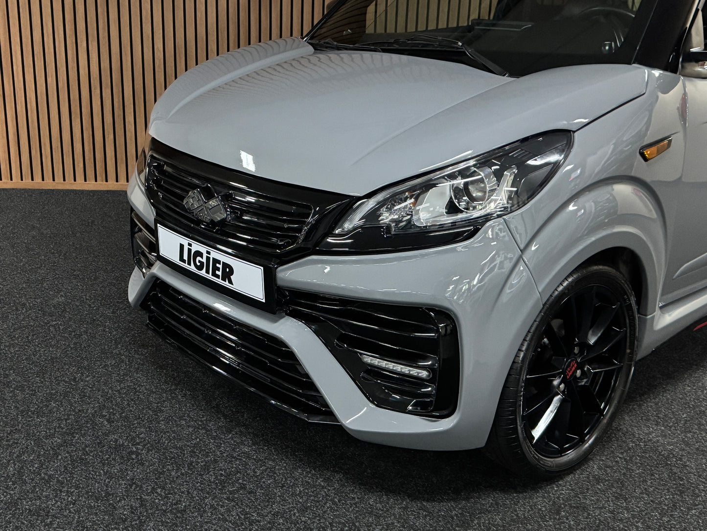 Ligier JS50 Ultimate Sport Facelift | Nardo Grey | Servolenkung | Ambi-Light 8 PS leiser DCI Motor | 45 km/h | Rückfahrkamera | Innerhalb 250 KM Kostenlose Lieferung | Mopedauto | Leichtmobile
