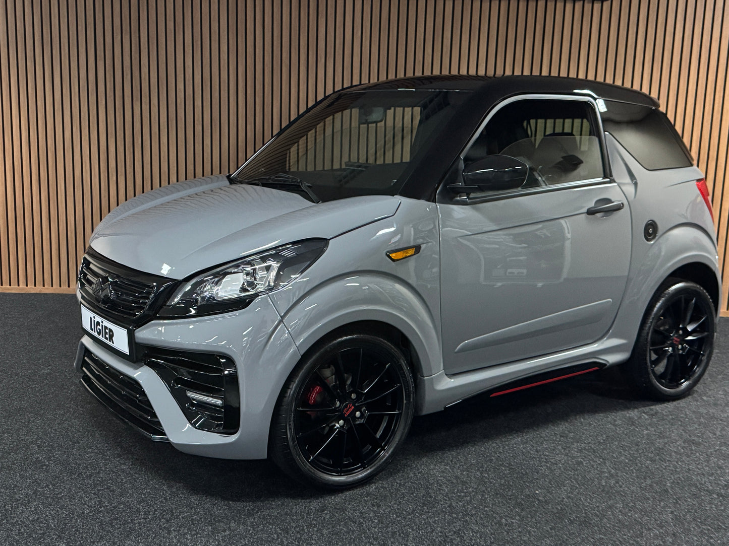 Ligier JS50 Ultimate Sport Facelift | Nardo Grey | Servolenkung | Ambi-Light 8 PS leiser DCI Motor | 45 km/h | Rückfahrkamera | Innerhalb 250 KM Kostenlose Lieferung | Mopedauto | Leichtmobile
