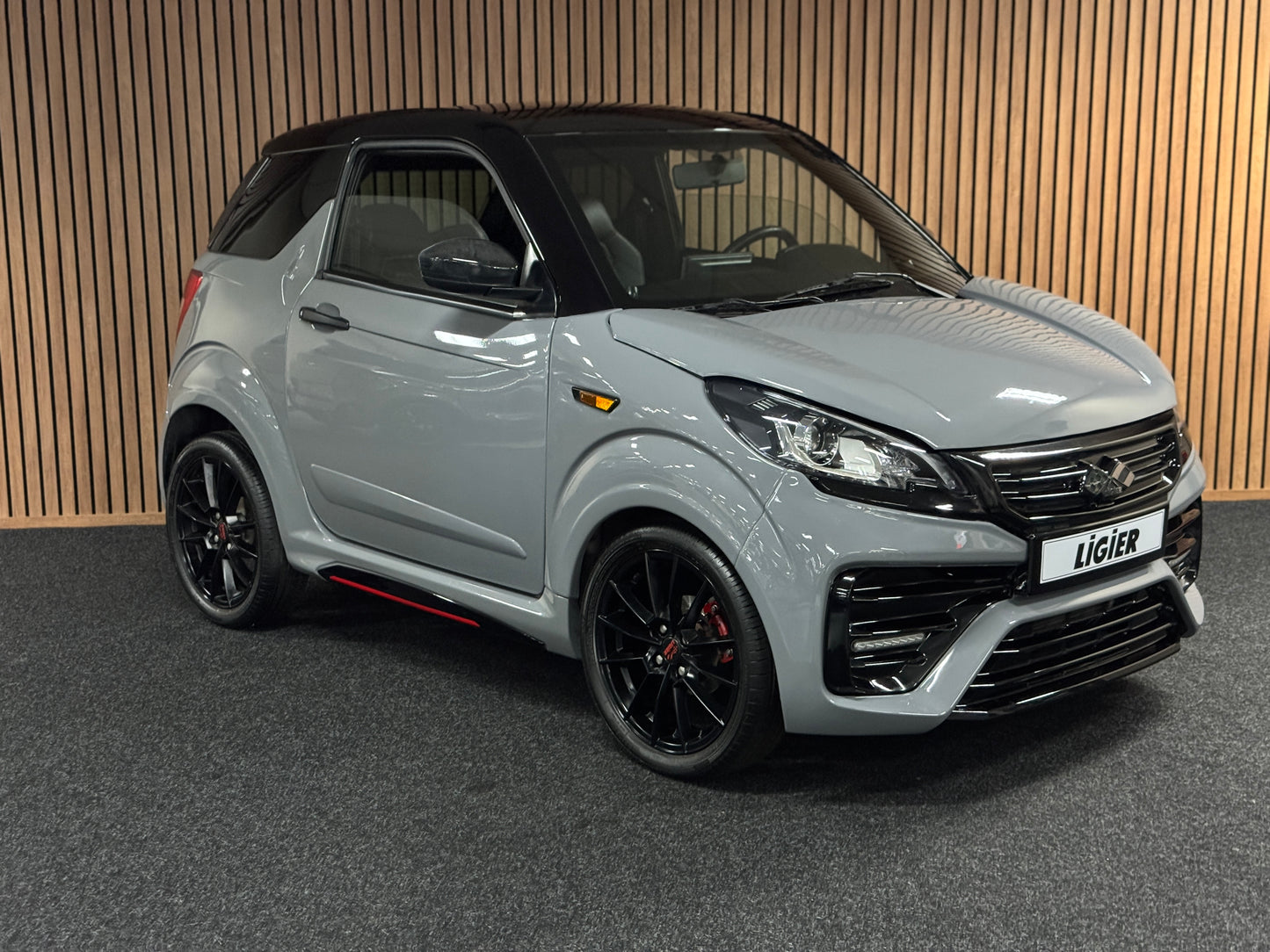 Ligier JS50 Ultimate Sport Facelift | Nardo Grey | Servolenkung | Ambi-Light 8 PS leiser DCI Motor | 45 km/h | Rückfahrkamera | Innerhalb 250 KM Kostenlose Lieferung | Mopedauto | Leichtmobile