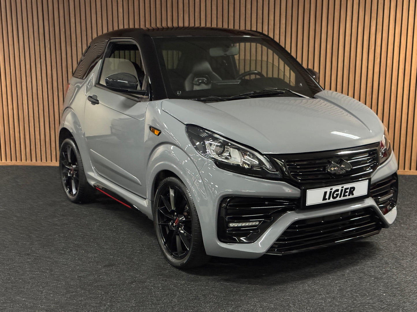 Ligier JS50 Ultimate Sport Facelift | Nardo Grey | Servolenkung | Ambi-Light 8 PS leiser DCI Motor | 45 km/h | Rückfahrkamera | Innerhalb 250 KM Kostenlose Lieferung | Mopedauto | Leichtmobile
