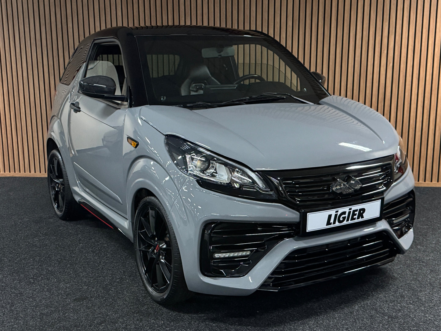 Ligier JS50 Ultimate Sport Facelift | Nardo Grey | Servolenkung | Ambi-Light 8 PS leiser DCI Motor | 45 km/h | Rückfahrkamera | Innerhalb 250 KM Kostenlose Lieferung | Mopedauto | Leichtmobile