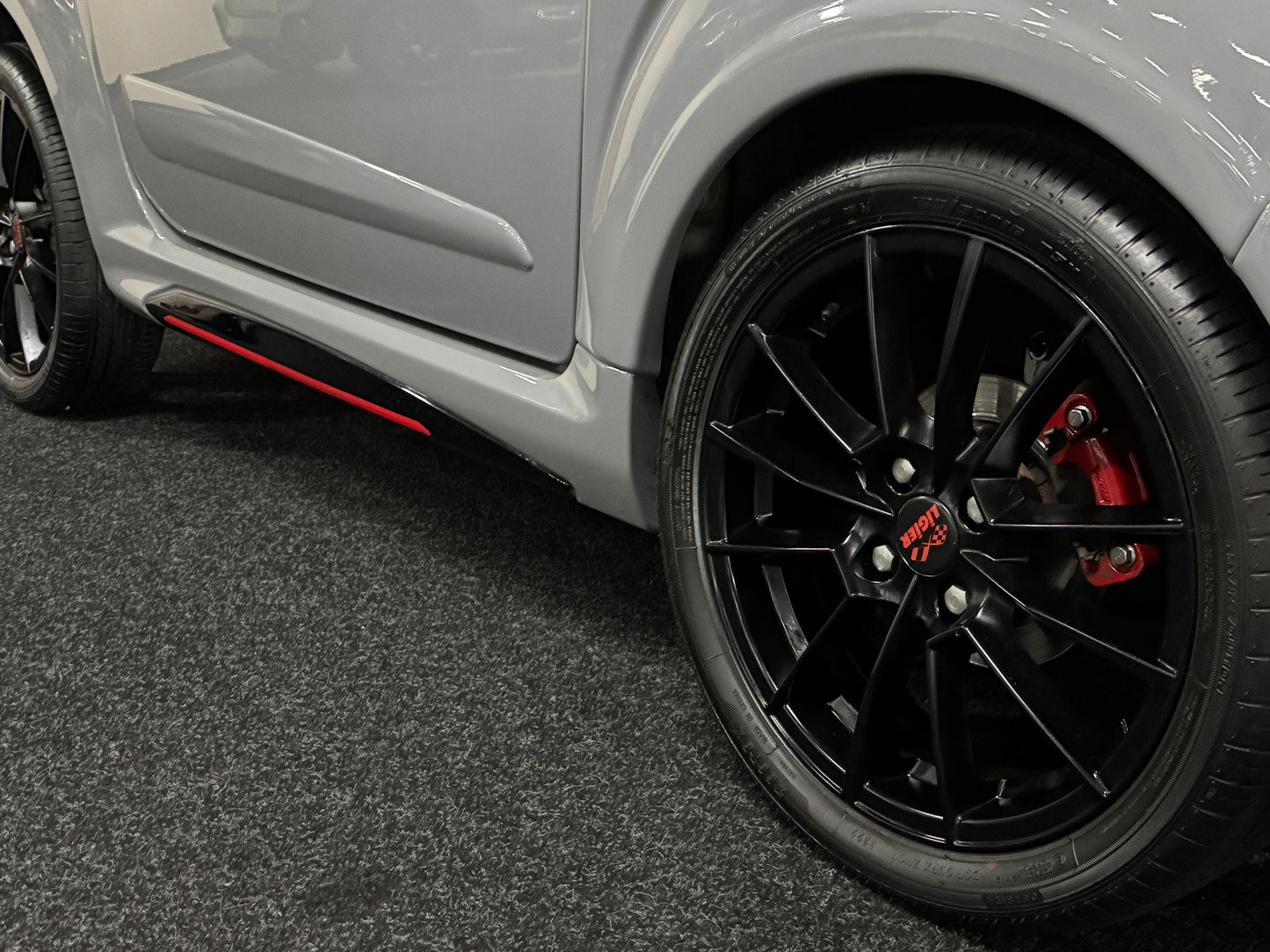 Ligier JS50 Ultimate Sport Facelift | Nardo Grey | Servolenkung | Ambi-Light 8 PS leiser DCI Motor | 45 km/h | Rückfahrkamera | Innerhalb 250 KM Kostenlose Lieferung | Mopedauto | Leichtmobile