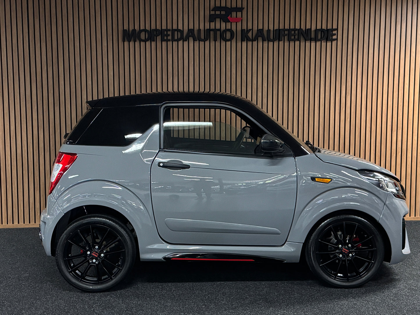 Ligier JS50 Ultimate Sport Facelift | Nardo Grey | Servolenkung | Ambi-Light 8 PS leiser DCI Motor | 45 km/h | Rückfahrkamera | Innerhalb 250 KM Kostenlose Lieferung | Mopedauto | Leichtmobile