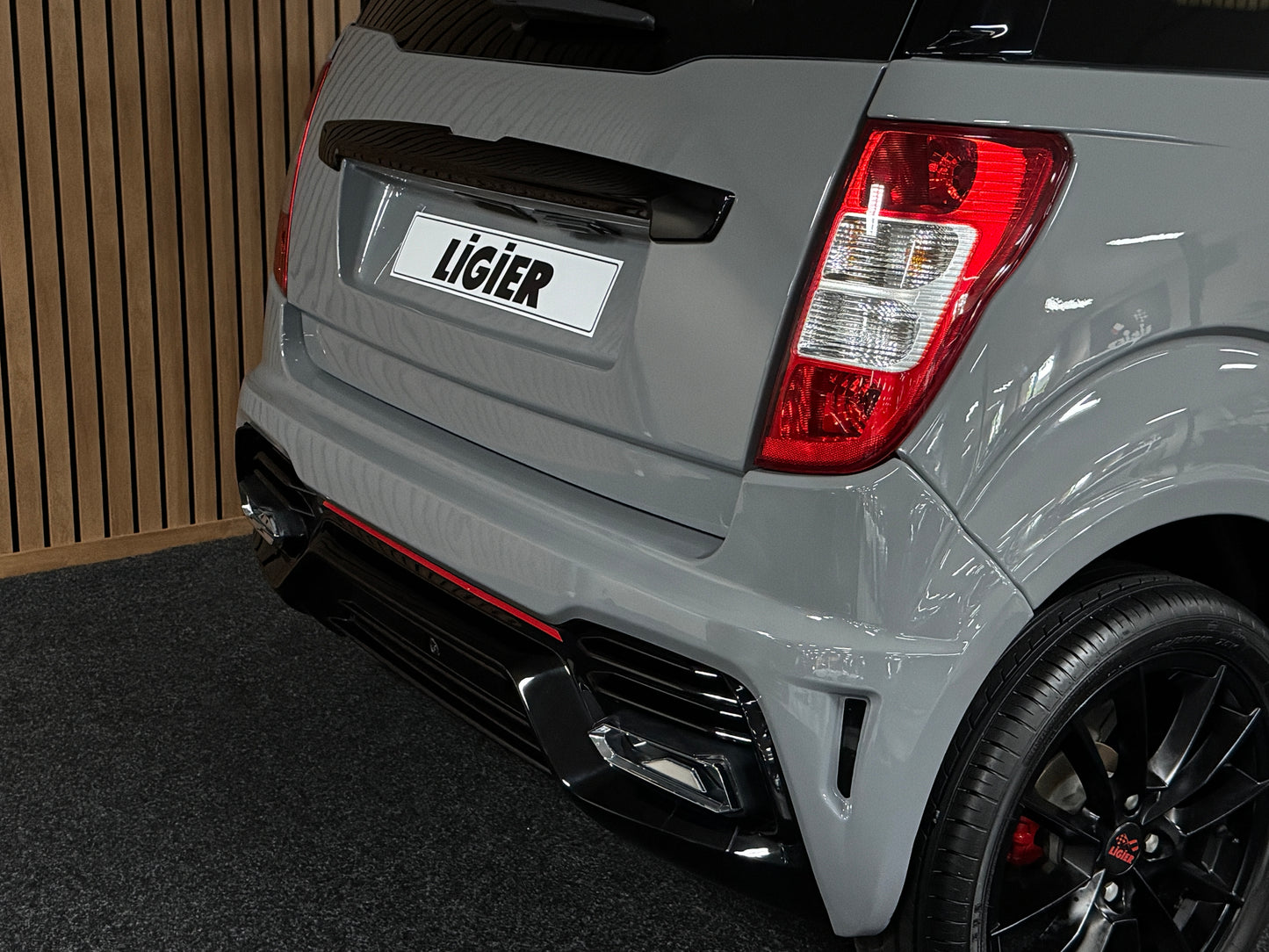 Ligier JS50 Ultimate Sport Facelift | Nardo Grey | Servolenkung | Ambi-Light 8 PS leiser DCI Motor | 45 km/h | Rückfahrkamera | Innerhalb 250 KM Kostenlose Lieferung | Mopedauto | Leichtmobile