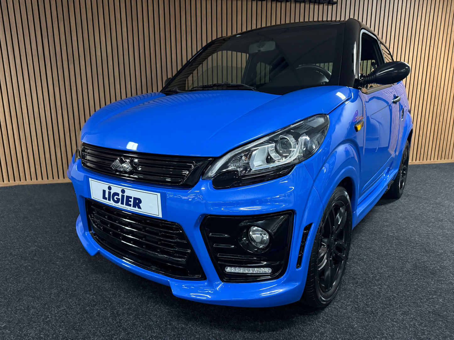 Ligier JS50 Ultimate Sport  | Servolenkung | 8 PS leiser DCI Motor | 45 km/h | Rückfahrkamera | Innerhalb 250 KM Kostenlose Lieferung | Mopedauto | Leichtmobile
