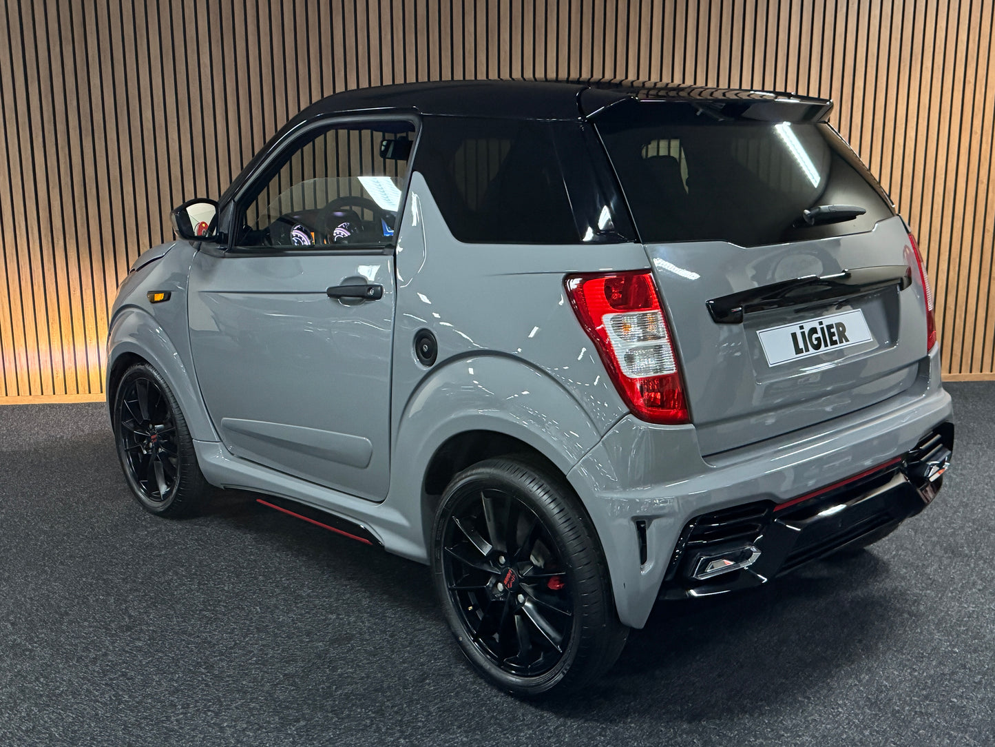Ligier JS50 Ultimate Sport Facelift | Nardo Grey | Servolenkung | Ambi-Light 8 PS leiser DCI Motor | 45 km/h | Rückfahrkamera | Innerhalb 250 KM Kostenlose Lieferung | Mopedauto | Leichtmobile