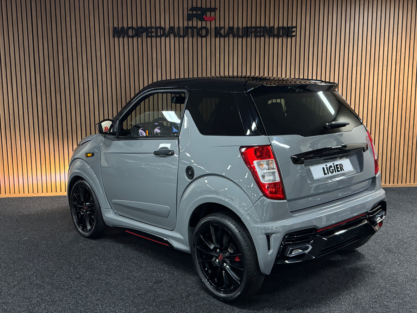 Ligier JS50 Ultimate Sport Facelift | Nardo Grey | Servolenkung | Ambi-Light 8 PS leiser DCI Motor | 45 km/h | Rückfahrkamera | Innerhalb 250 KM Kostenlose Lieferung | Mopedauto | Leichtmobile