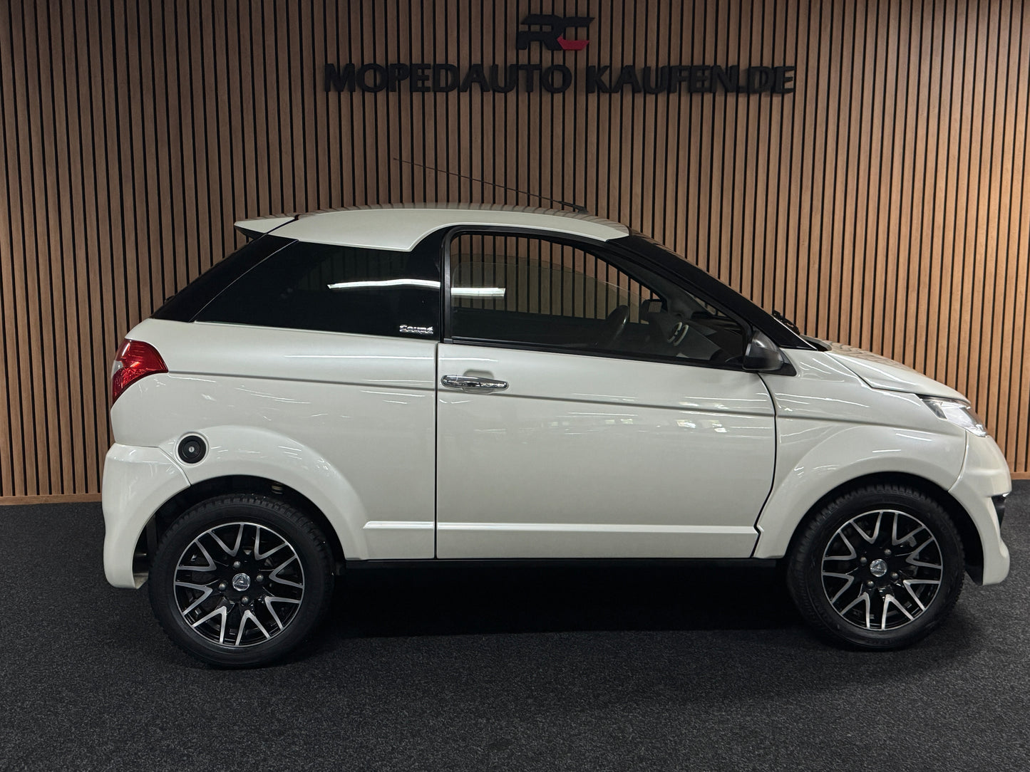 Aixam Coupé Sport | Kubota Motor | 45 km/h | Innerhalb 250 KM Kostenlose Lieferung | Mopedauto | Leichtmobile