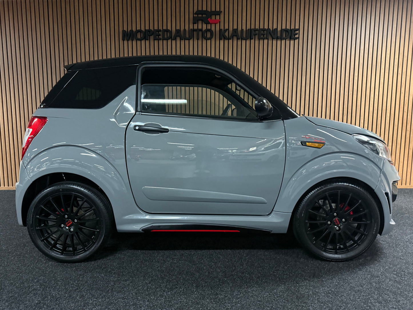 Ligier JS50 Ultimate Sport Nardo Grau | Servolenkung | 8 PS leiser DCI Motor | 45 km/h | Rückfahrkamera | Innerhalb 250 KM Kostenlose Lieferung | Mopedauto | Leichtmobile