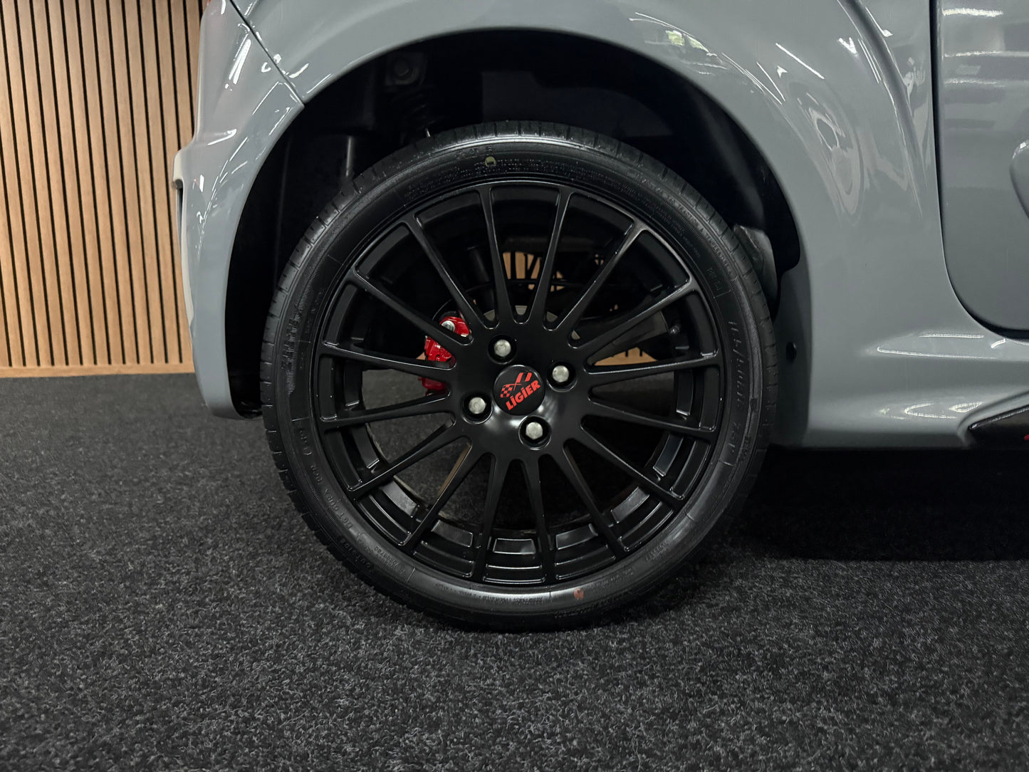 Ligier JS50 Ultimate Sport Nardo Grau | Servolenkung | 8 PS leiser DCI Motor | 45 km/h | Rückfahrkamera | Innerhalb 250 KM Kostenlose Lieferung | Mopedauto | Leichtmobile