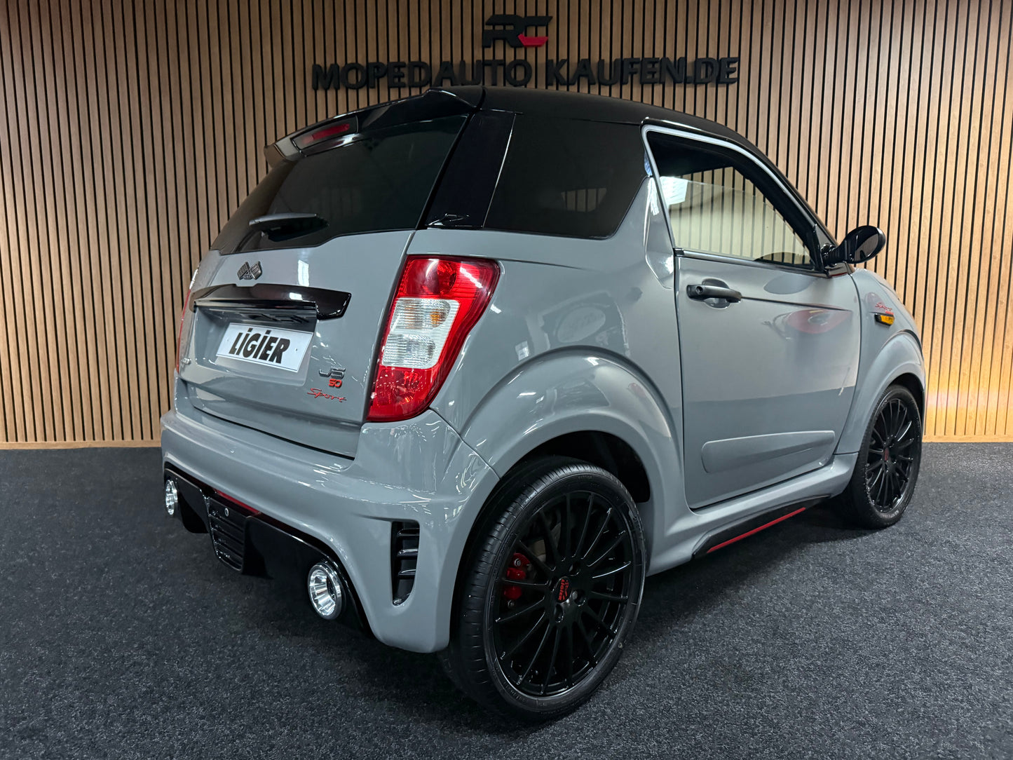 Ligier JS50 Ultimate Sport Nardo Grau | Servolenkung | 8 PS leiser DCI Motor | 45 km/h | Rückfahrkamera | Innerhalb 250 KM Kostenlose Lieferung | Mopedauto | Leichtmobile
