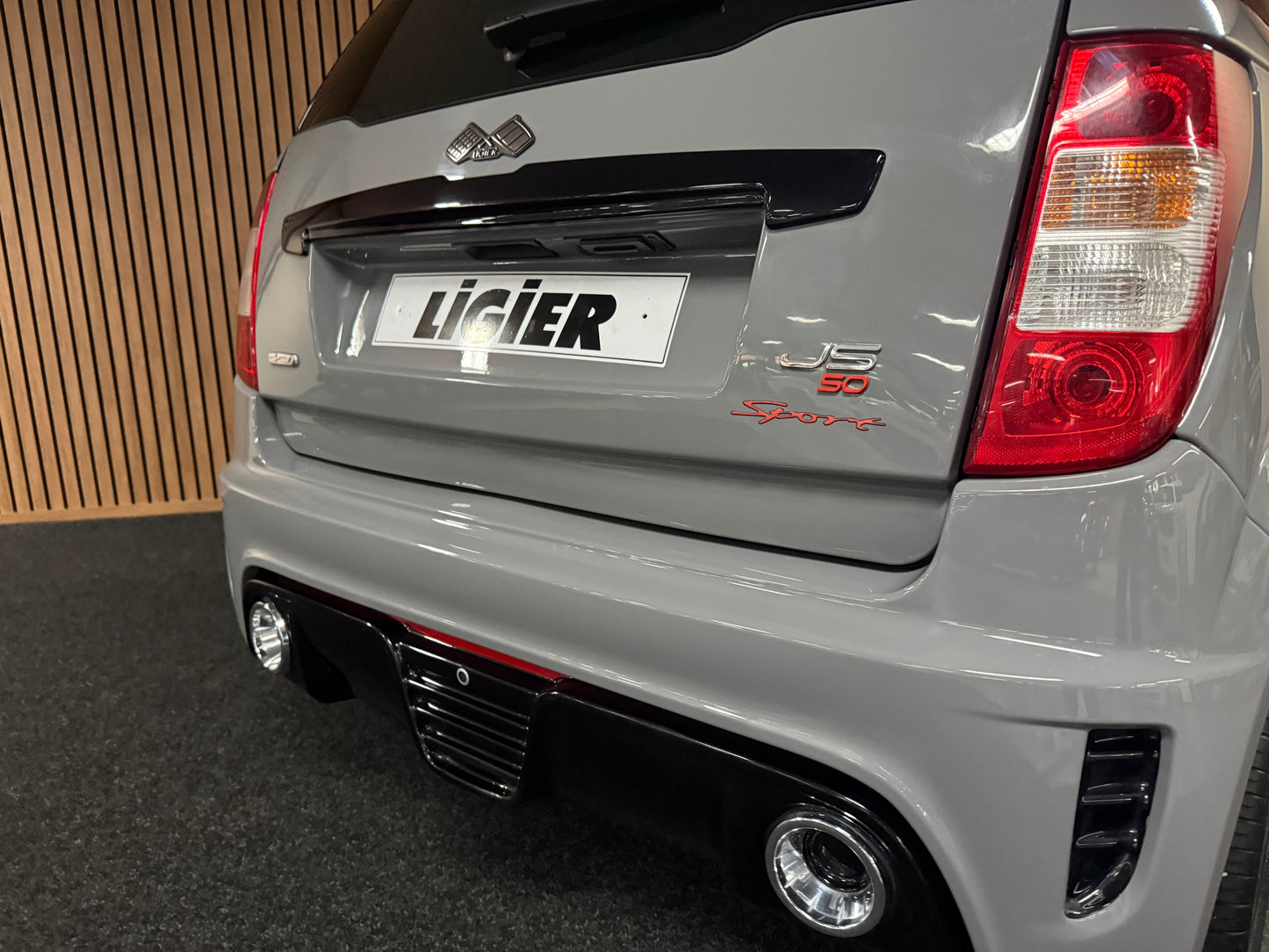 Ligier JS50 Ultimate Sport Nardo Grau | Servolenkung | 8 PS leiser DCI Motor | 45 km/h | Rückfahrkamera | Innerhalb 250 KM Kostenlose Lieferung | Mopedauto | Leichtmobile