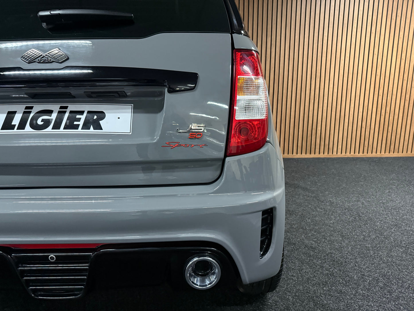 Ligier JS50 Ultimate Sport Nardo Grau | Servolenkung | 8 PS leiser DCI Motor | 45 km/h | Rückfahrkamera | Innerhalb 250 KM Kostenlose Lieferung | Mopedauto | Leichtmobile