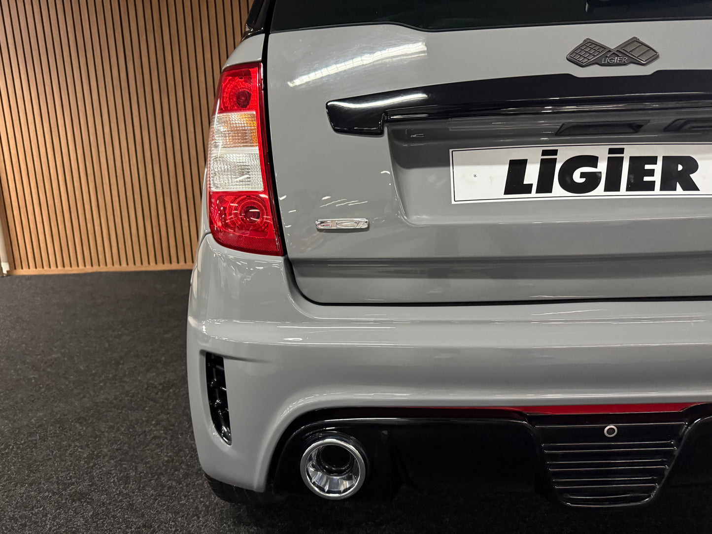 Ligier JS50 Ultimate Sport Nardo Grau | Servolenkung | 8 PS leiser DCI Motor | 45 km/h | Rückfahrkamera | Innerhalb 250 KM Kostenlose Lieferung | Mopedauto | Leichtmobile