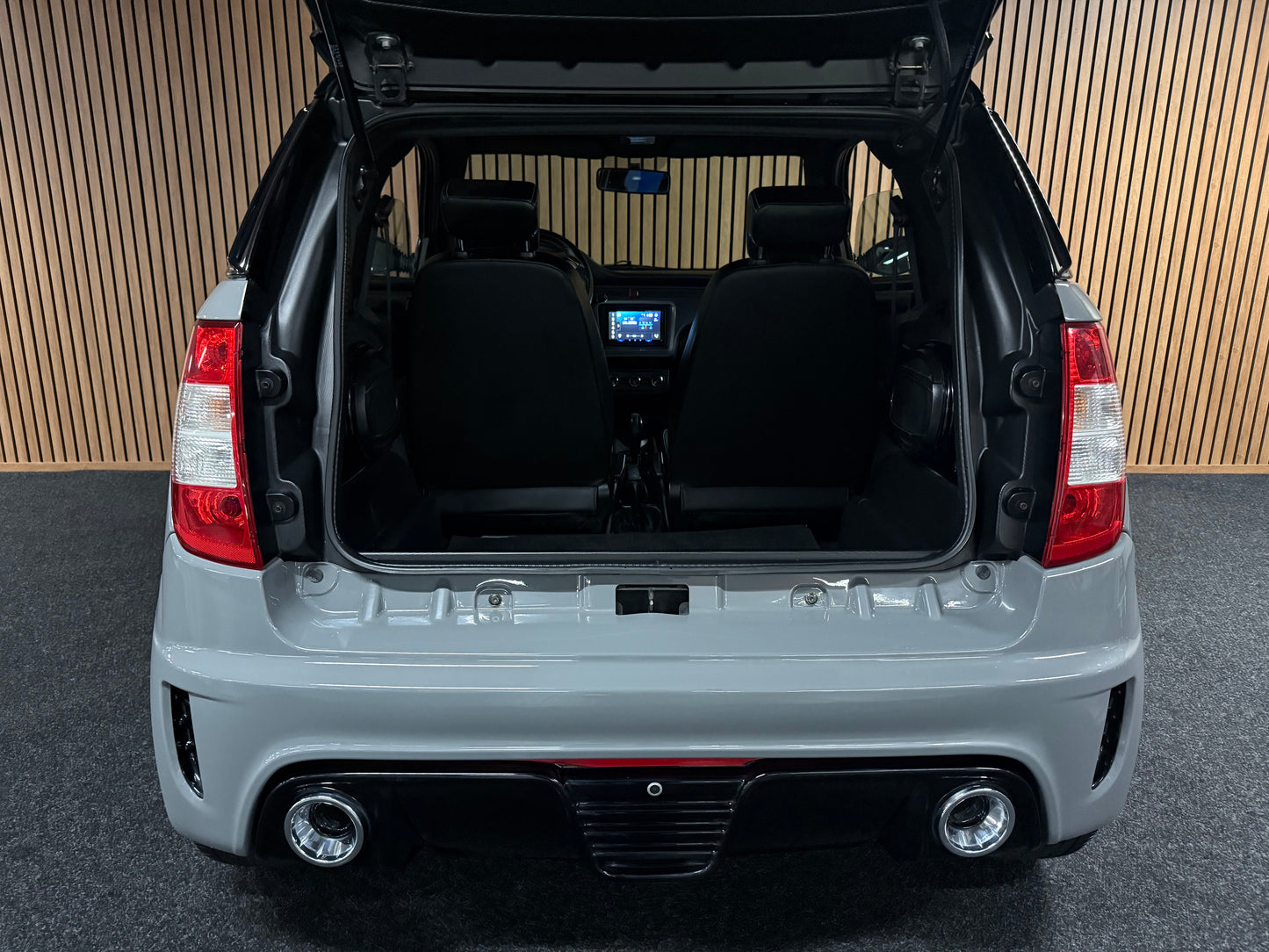 Ligier JS50 Ultimate Sport Nardo Grau | Servolenkung | 8 PS leiser DCI Motor | 45 km/h | Rückfahrkamera | Innerhalb 250 KM Kostenlose Lieferung | Mopedauto | Leichtmobile