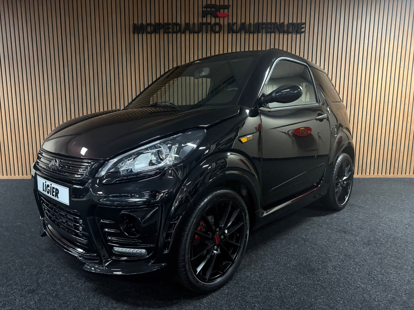 Ligier JS50 Ultimate | KLIMA | Black on Black | Servolenkung Apple Car  | 8 PS leiser DCI Motor | 45 km/h | Rückfahrkamera | Innerhalb 250 KM Kostenlose Lieferung | Mopedauto | Leichtmobile