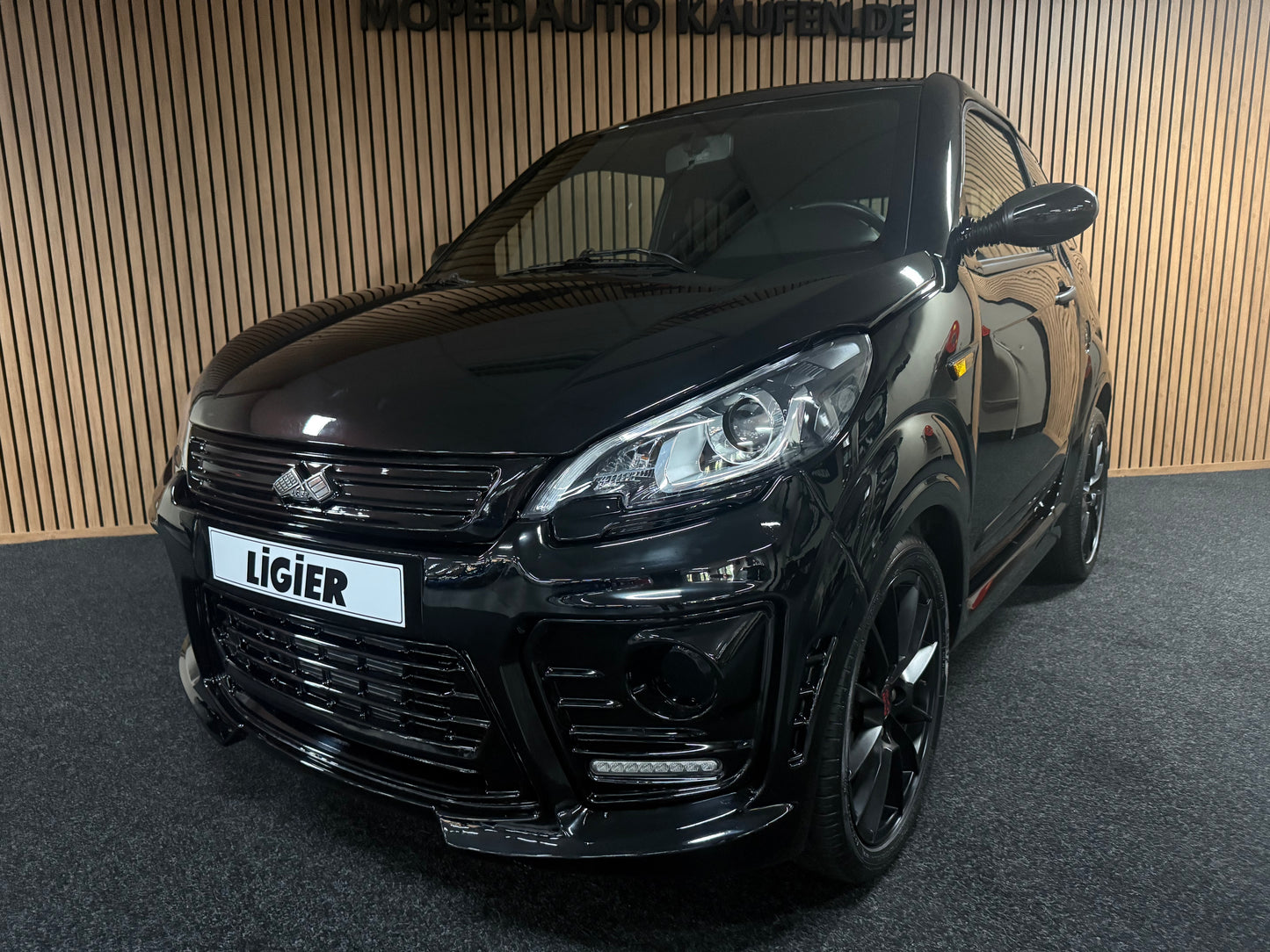 Ligier JS50 Ultimate | KLIMA | Black on Black | Servolenkung Apple Car  | 8 PS leiser DCI Motor | 45 km/h | Rückfahrkamera | Innerhalb 250 KM Kostenlose Lieferung | Mopedauto | Leichtmobile