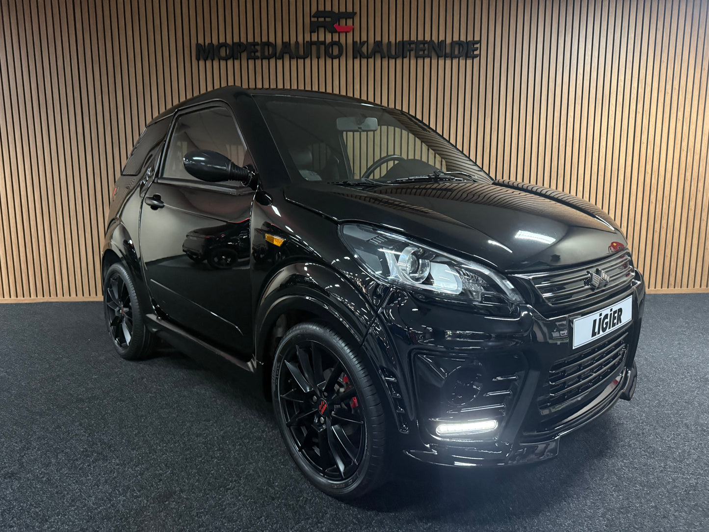 Ligier JS50 Ultimate | KLIMA | Black on Black | Servolenkung Apple Car  | 8 PS leiser DCI Motor | 45 km/h | Rückfahrkamera | Innerhalb 250 KM Kostenlose Lieferung | Mopedauto | Leichtmobile