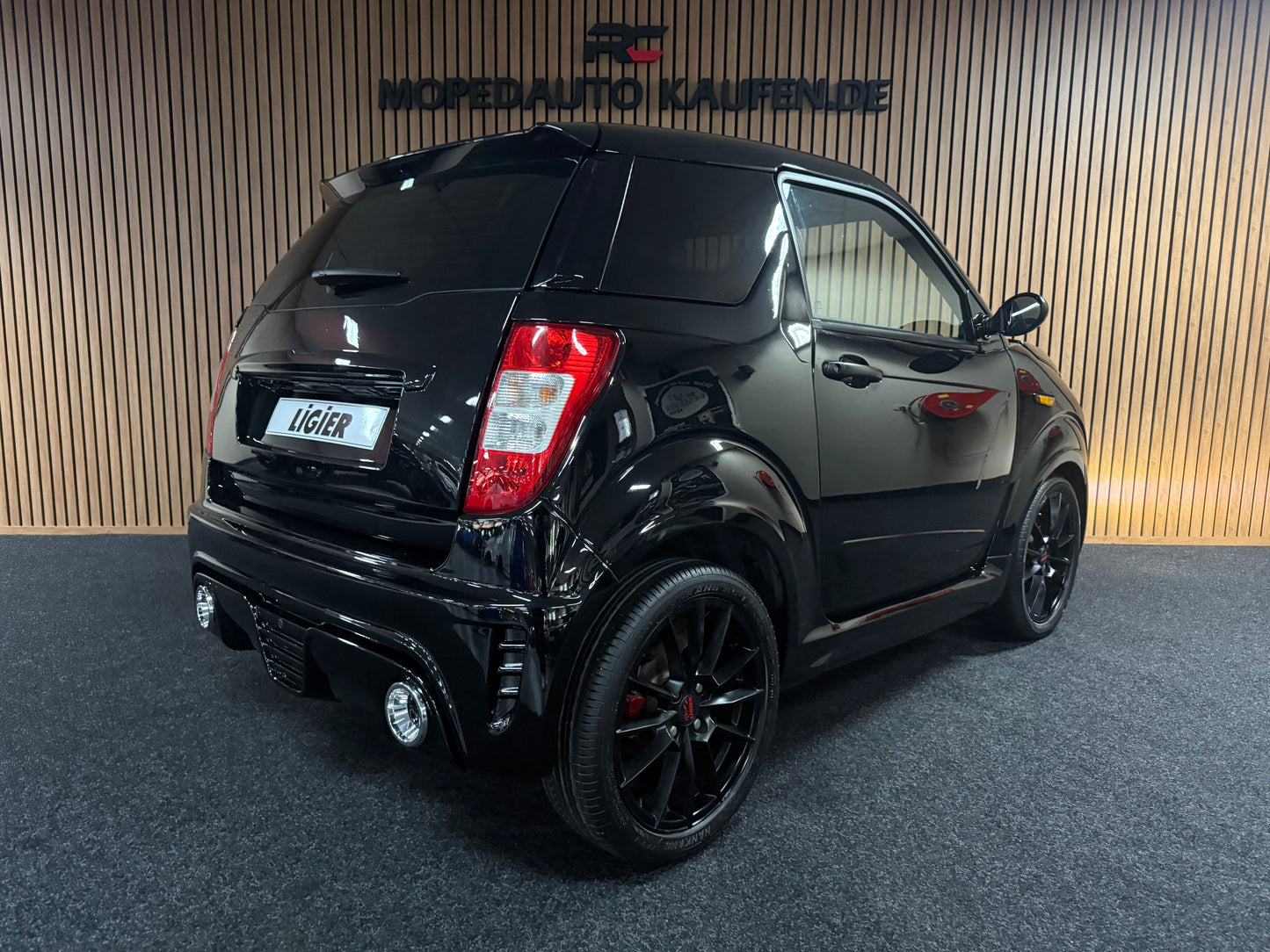 Ligier JS50 Ultimate | KLIMA | Black on Black | Servolenkung Apple Car  | 8 PS leiser DCI Motor | 45 km/h | Rückfahrkamera | Innerhalb 250 KM Kostenlose Lieferung | Mopedauto | Leichtmobile