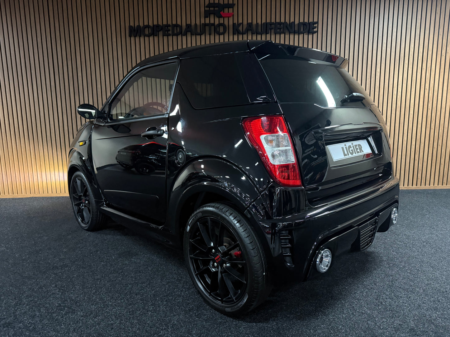 Ligier JS50 Ultimate | KLIMA | Black on Black | Servolenkung Apple Car  | 8 PS leiser DCI Motor | 45 km/h | Rückfahrkamera | Innerhalb 250 KM Kostenlose Lieferung | Mopedauto | Leichtmobile