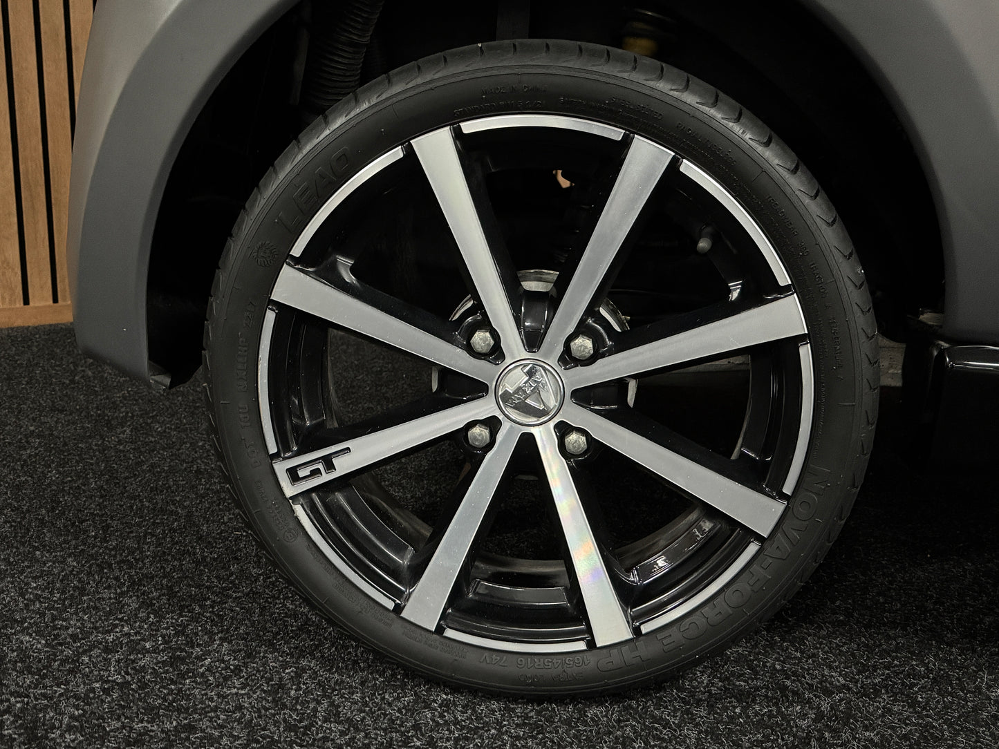 Aixam GTI Sport Matt GRAU | 8 PS Kubota Motor | Rückfahrkamera // Carbon | Alpine Multi-Media 45 km/h | Innerhalb 250 KM Kostenlose Lieferung | Mopedauto | Leichtmobile | Aixam | Microcar | Ligier