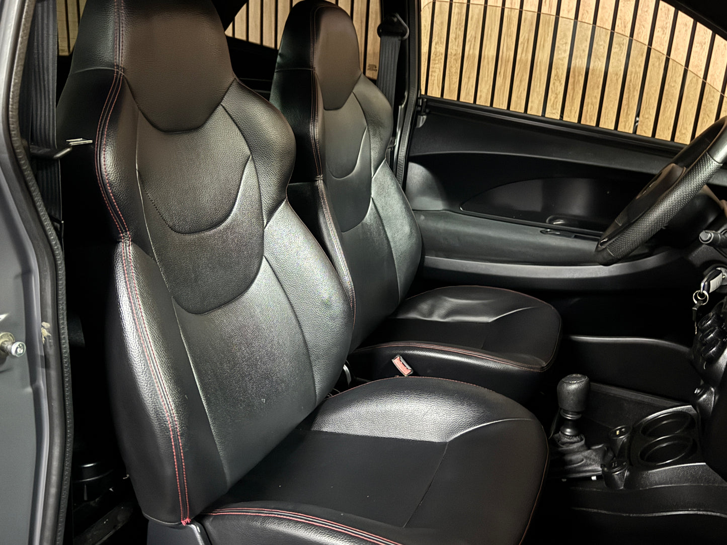 Aixam GTI Sport Matt GRAU | 8 PS Kubota Motor | Rückfahrkamera // Carbon | Alpine Multi-Media 45 km/h | Innerhalb 250 KM Kostenlose Lieferung | Mopedauto | Leichtmobile | Aixam | Microcar | Ligier