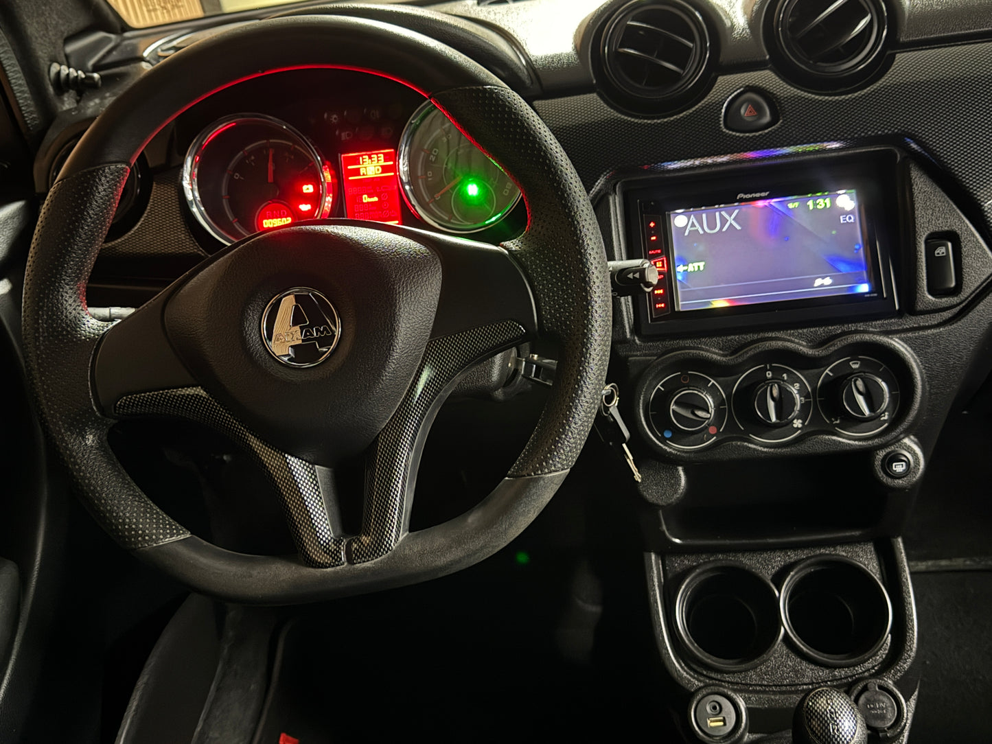 Aixam GTI Sport Matt GRAU | 8 PS Kubota Motor | Rückfahrkamera // Carbon | Alpine Multi-Media 45 km/h | Innerhalb 250 KM Kostenlose Lieferung | Mopedauto | Leichtmobile | Aixam | Microcar | Ligier