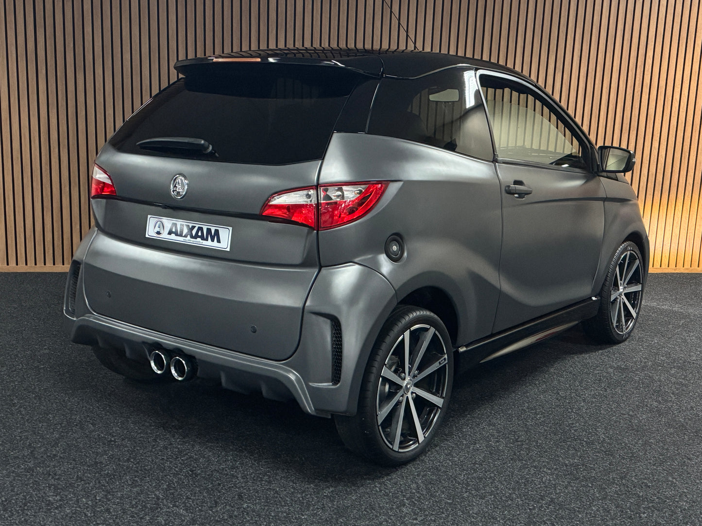 Aixam GTI Sport Matt GRAU | 8 PS Kubota Motor | Rückfahrkamera // Carbon | Alpine Multi-Media 45 km/h | Innerhalb 250 KM Kostenlose Lieferung | Mopedauto | Leichtmobile | Aixam | Microcar | Ligier