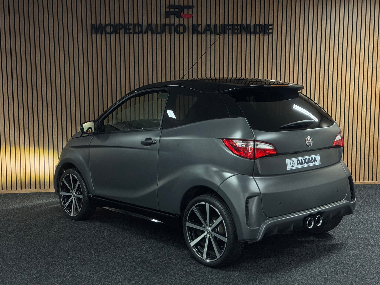 Aixam GTI Sport Matt GRAU | 8 PS Kubota Motor | Rückfahrkamera // Carbon | Alpine Multi-Media 45 km/h | Innerhalb 250 KM Kostenlose Lieferung | Mopedauto | Leichtmobile | Aixam | Microcar | Ligier