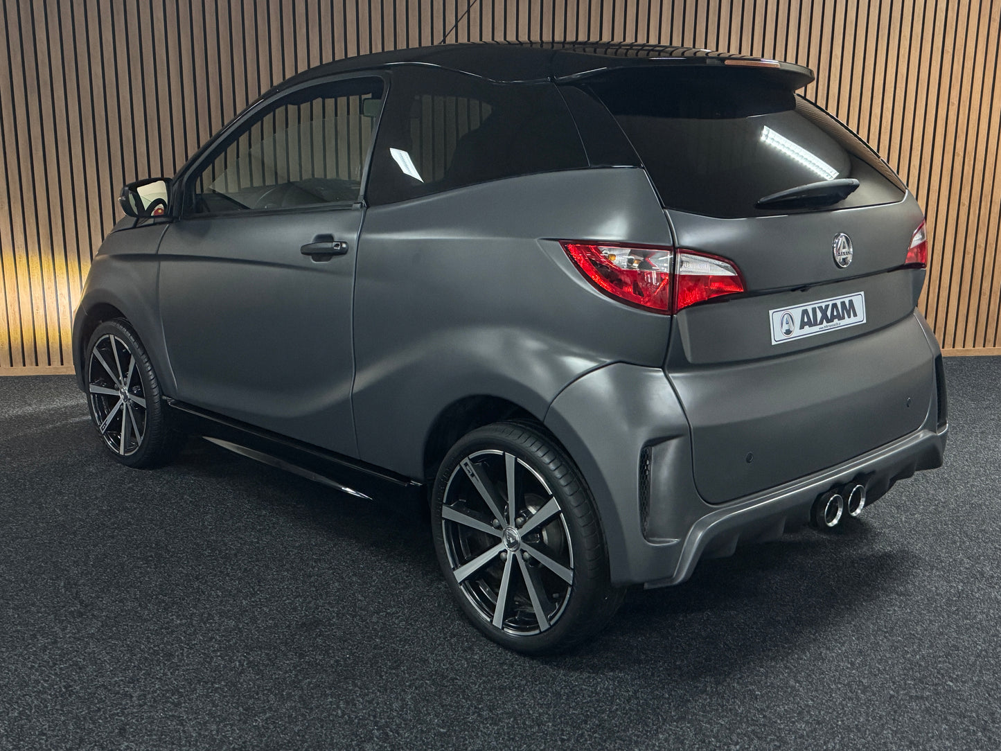 Aixam GTI Sport Matt GRAU | 8 PS Kubota Motor | Rückfahrkamera // Carbon | Alpine Multi-Media 45 km/h | Innerhalb 250 KM Kostenlose Lieferung | Mopedauto | Leichtmobile | Aixam | Microcar | Ligier