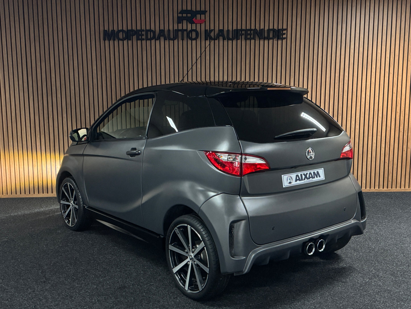 Aixam GTI Sport Matt GRAU | 8 PS Kubota Motor | Rückfahrkamera // Carbon | Alpine Multi-Media 45 km/h | Innerhalb 250 KM Kostenlose Lieferung | Mopedauto | Leichtmobile | Aixam | Microcar | Ligier