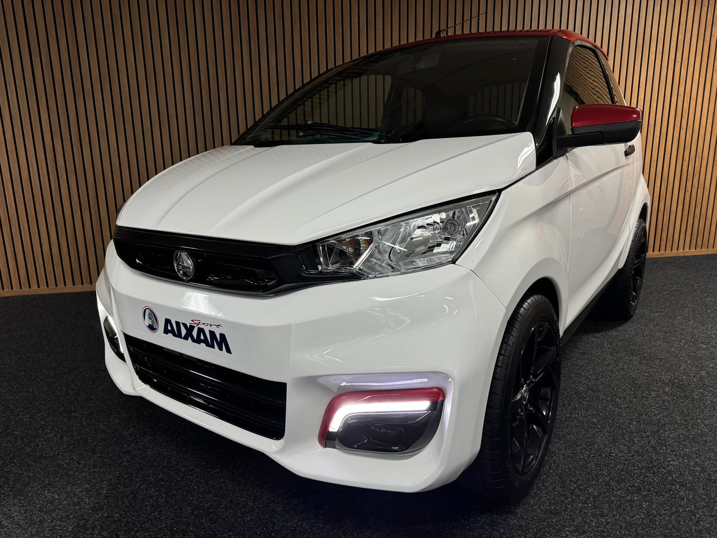 Aixam Coupé Premium Sport | 8 PS Kubota Motor | 45 km/h | Rückfahrkamera | Innerhalb 250 KM Kostenlose Lieferung | Mopedauto | Leichtmobile
