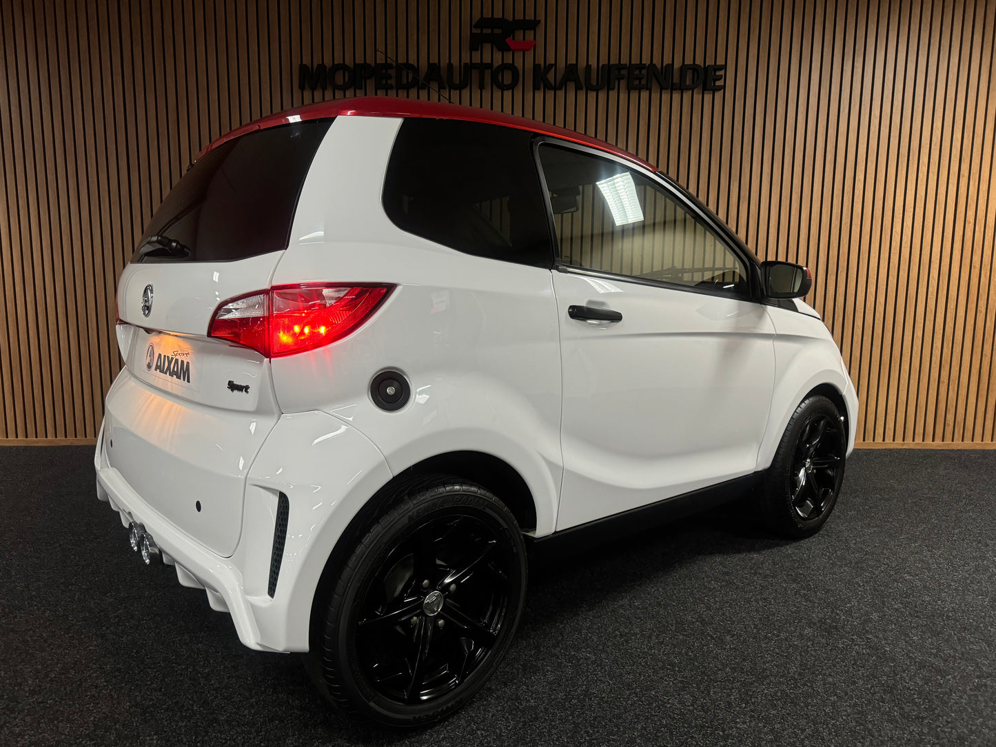 Aixam Coupé Premium Sport | 8 PS Kubota Motor | 45 km/h | Rückfahrkamera | Innerhalb 250 KM Kostenlose Lieferung | Mopedauto | Leichtmobile