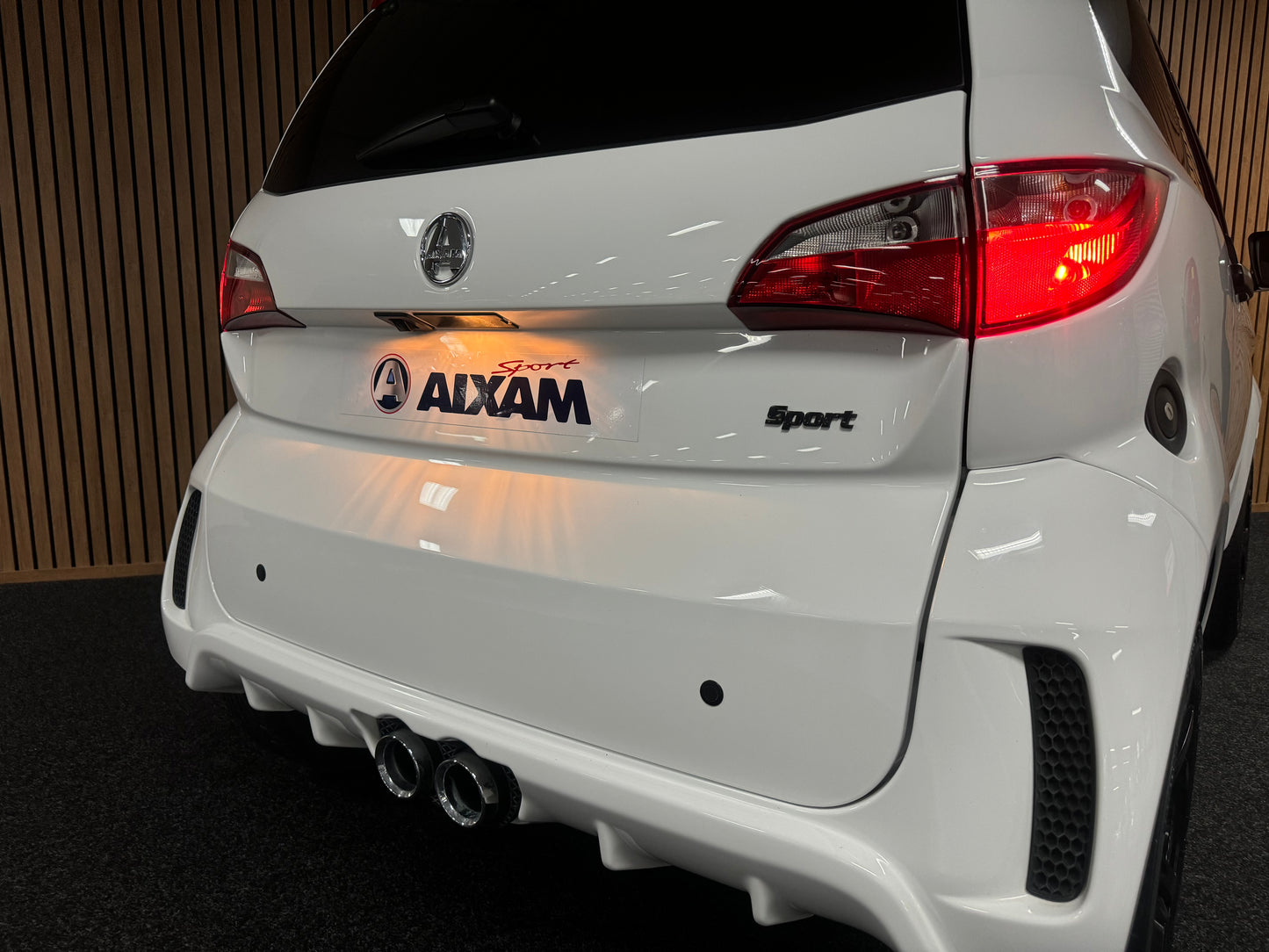 Aixam Coupé Premium Sport | 8 PS Kubota Motor | 45 km/h | Rückfahrkamera | Innerhalb 250 KM Kostenlose Lieferung | Mopedauto | Leichtmobile