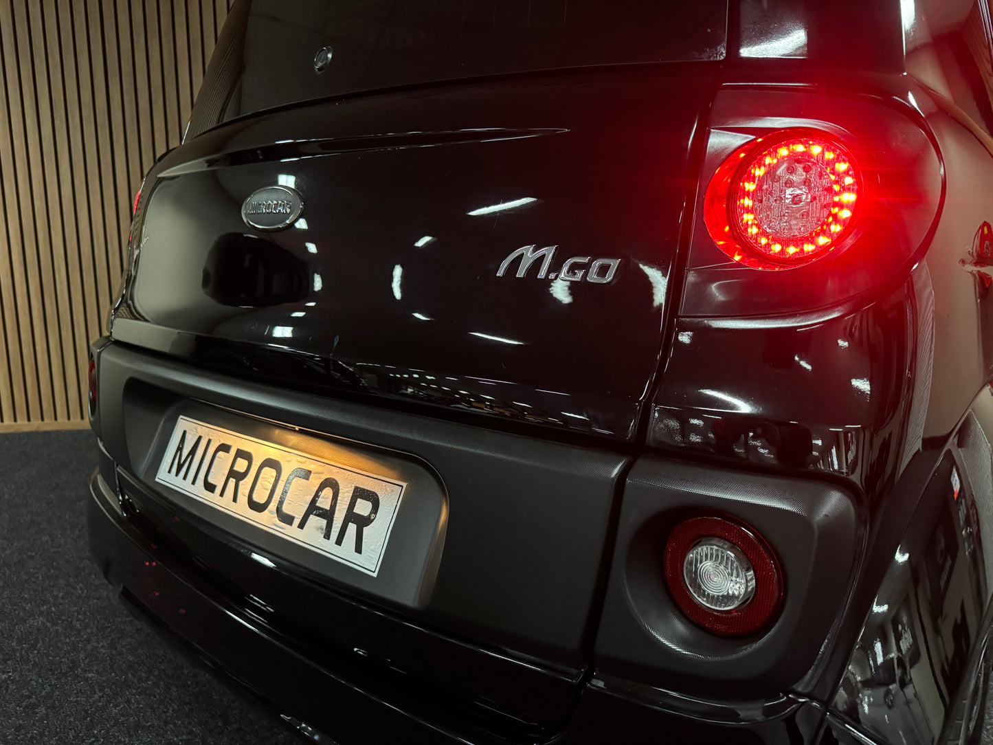 Microcar Mgo 2023 Black on Black Edition | 8 PS Motor | 45 km/h | Innerhalb 250 KM Kostenlose Lieferung | Mopedauto | Leichtmobile