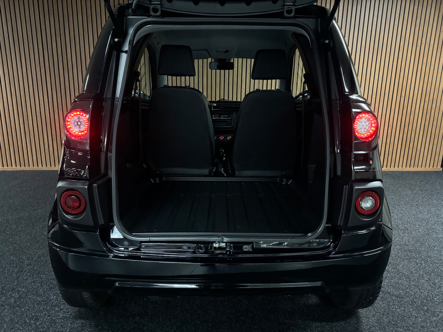 Microcar Mgo 2023 Black on Black Edition | 8 PS Motor | 45 km/h | Innerhalb 250 KM Kostenlose Lieferung | Mopedauto | Leichtmobile