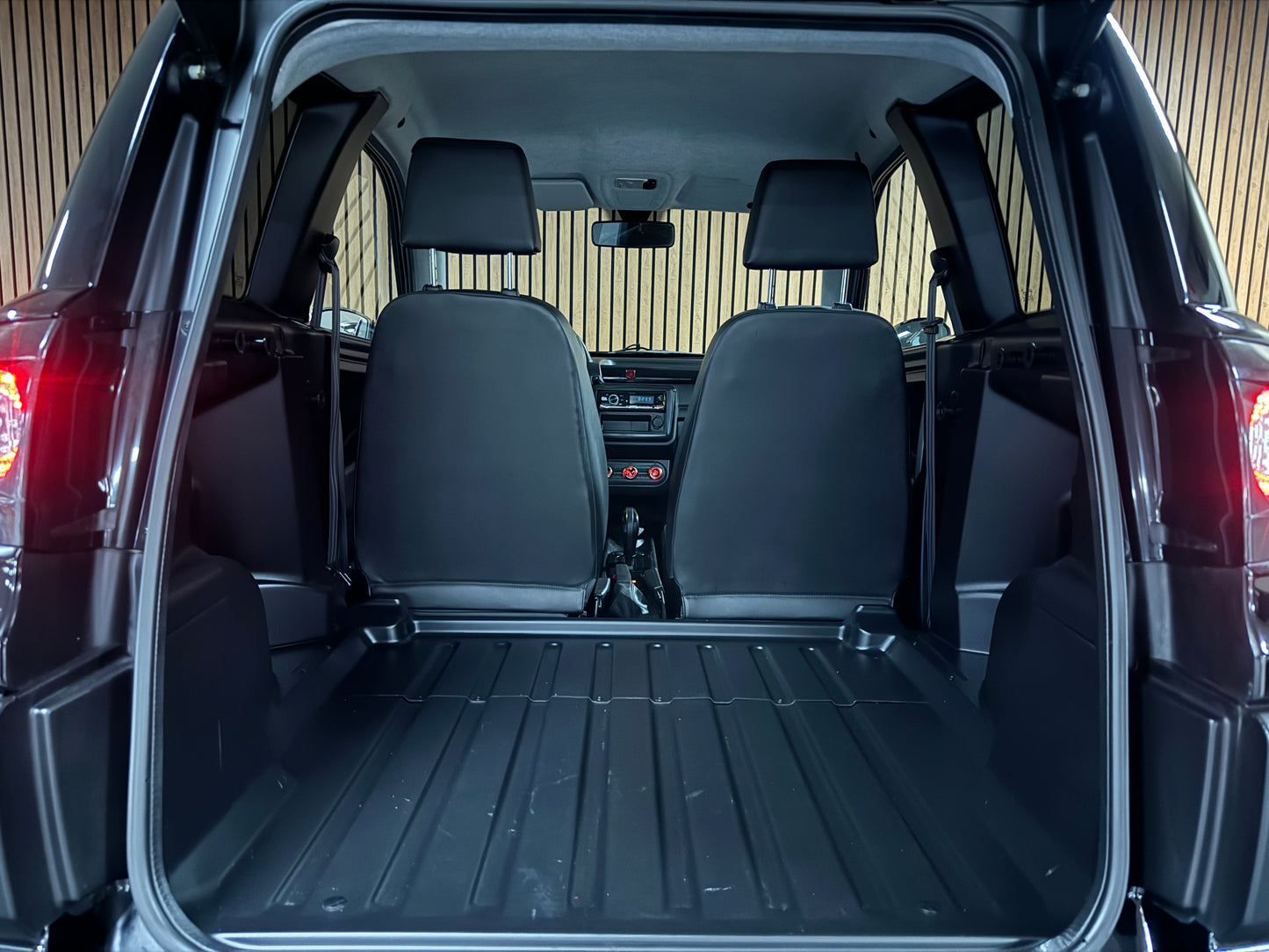 Microcar Mgo 2023 Black on Black Edition | 8 PS Motor | 45 km/h | Innerhalb 250 KM Kostenlose Lieferung | Mopedauto | Leichtmobile