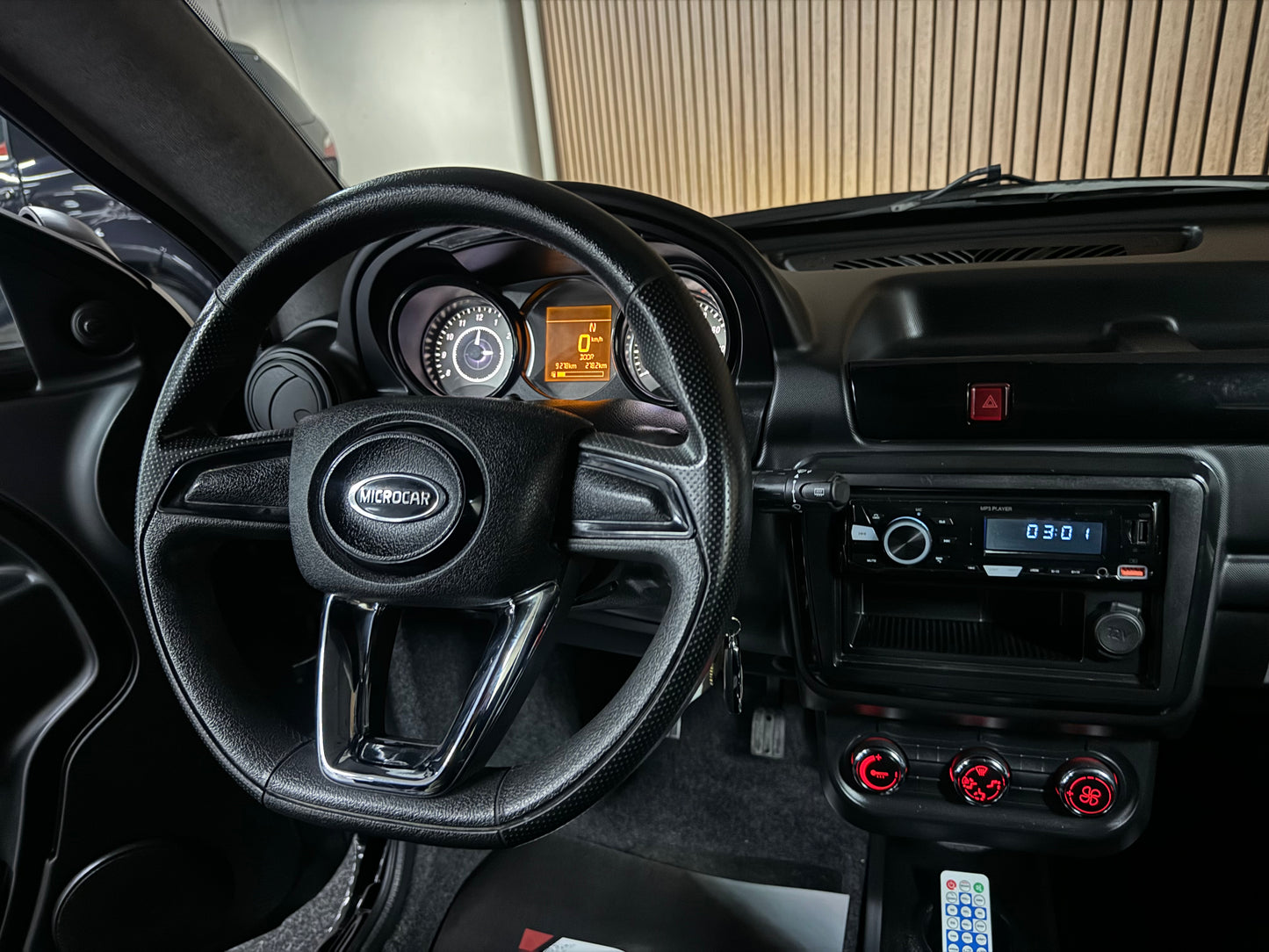 Microcar Mgo 2023 Black on Black Edition | 8 PS Motor | 45 km/h | Innerhalb 250 KM Kostenlose Lieferung | Mopedauto | Leichtmobile