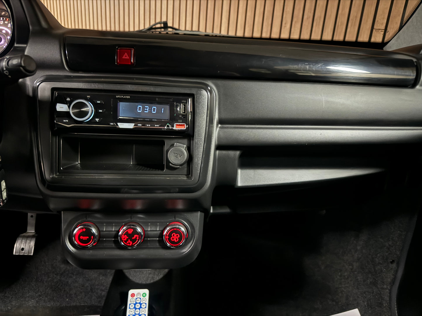 Microcar Mgo 2023 Black on Black Edition | 8 PS Motor | 45 km/h | Innerhalb 250 KM Kostenlose Lieferung | Mopedauto | Leichtmobile