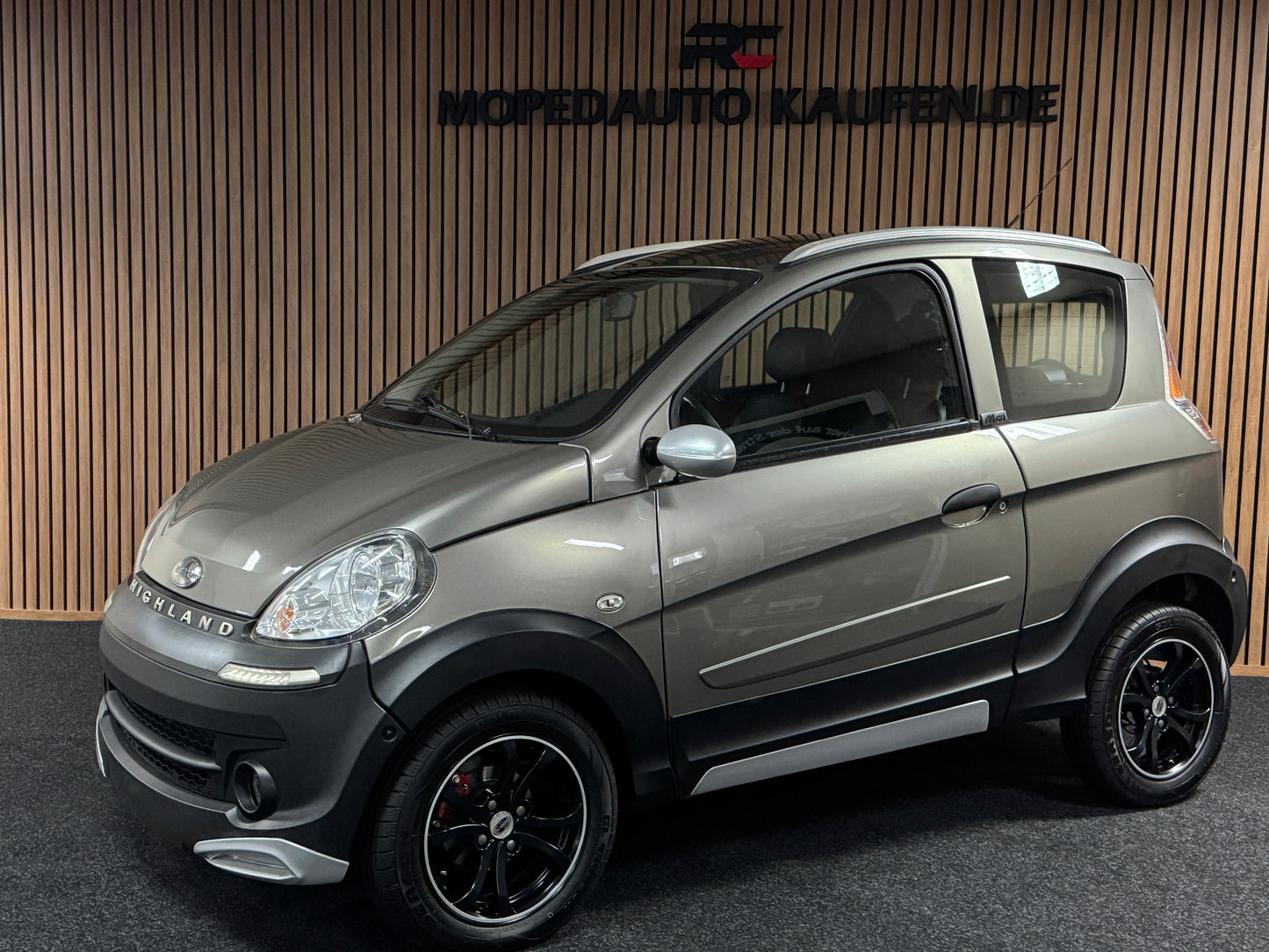 Microcar M.Go Highland X Army Green Airbag | leiser DCI Motor | 45 km/h | Innerhalb 250 KM Kostenlose Lieferung | Mopedauto | Leichtmobile