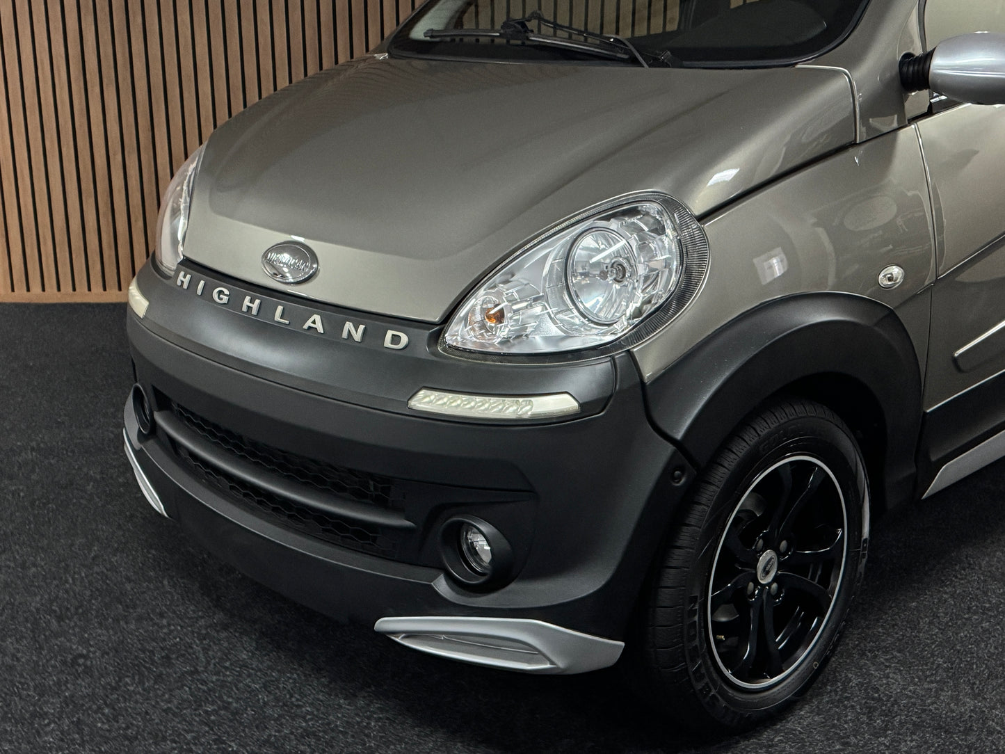 Microcar M.Go Highland X Army Green Airbag | leiser DCI Motor | 45 km/h | Innerhalb 250 KM Kostenlose Lieferung | Mopedauto | Leichtmobile